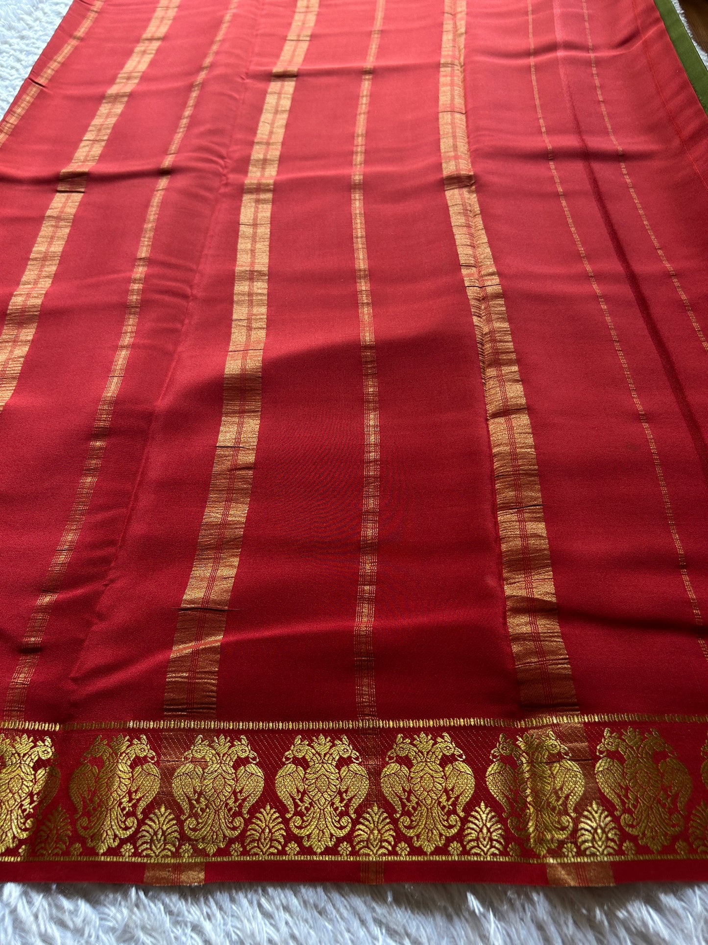Veera (2D) : Moss green-rust red