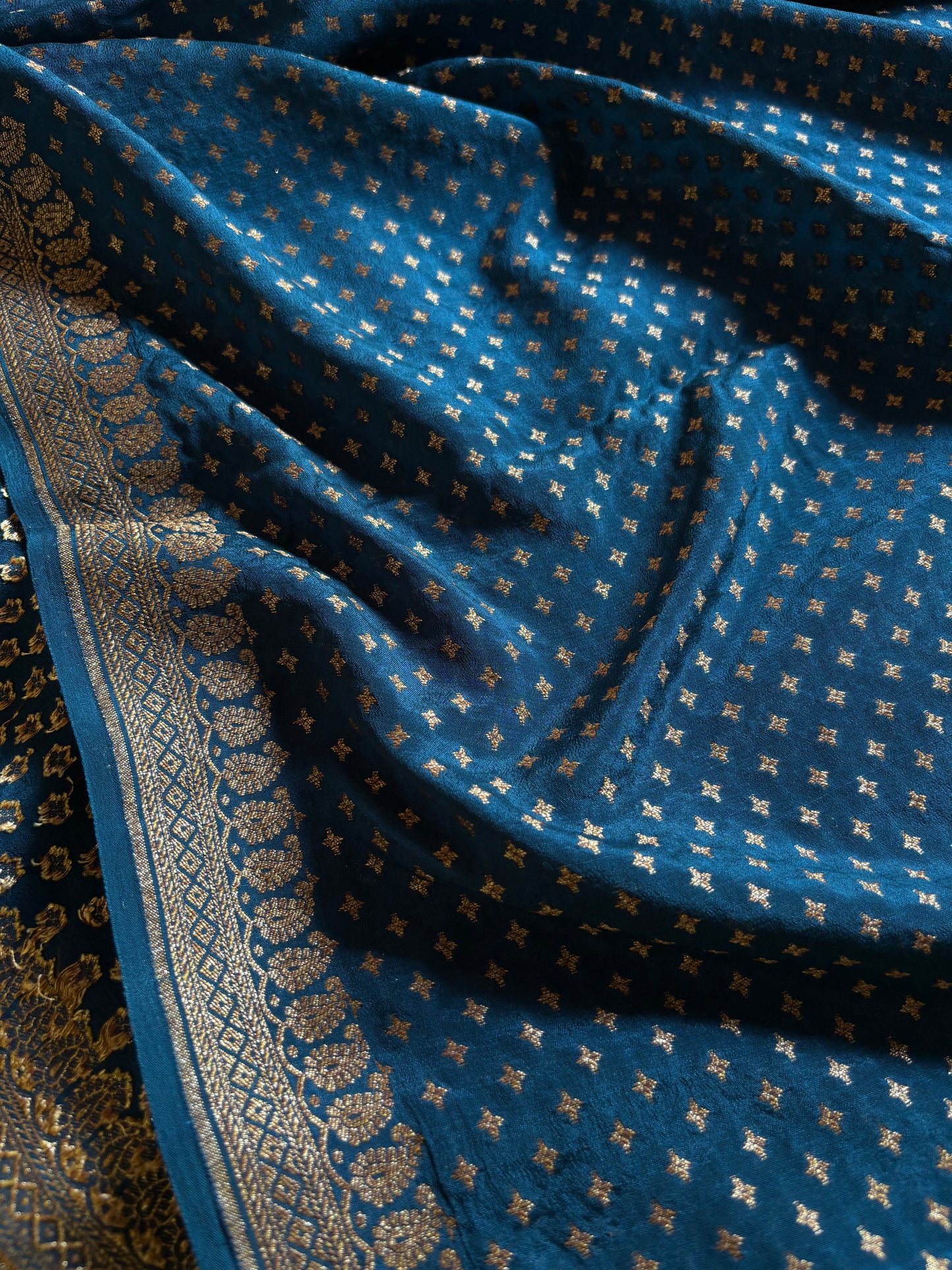 Mahiya : Solid Teal blue