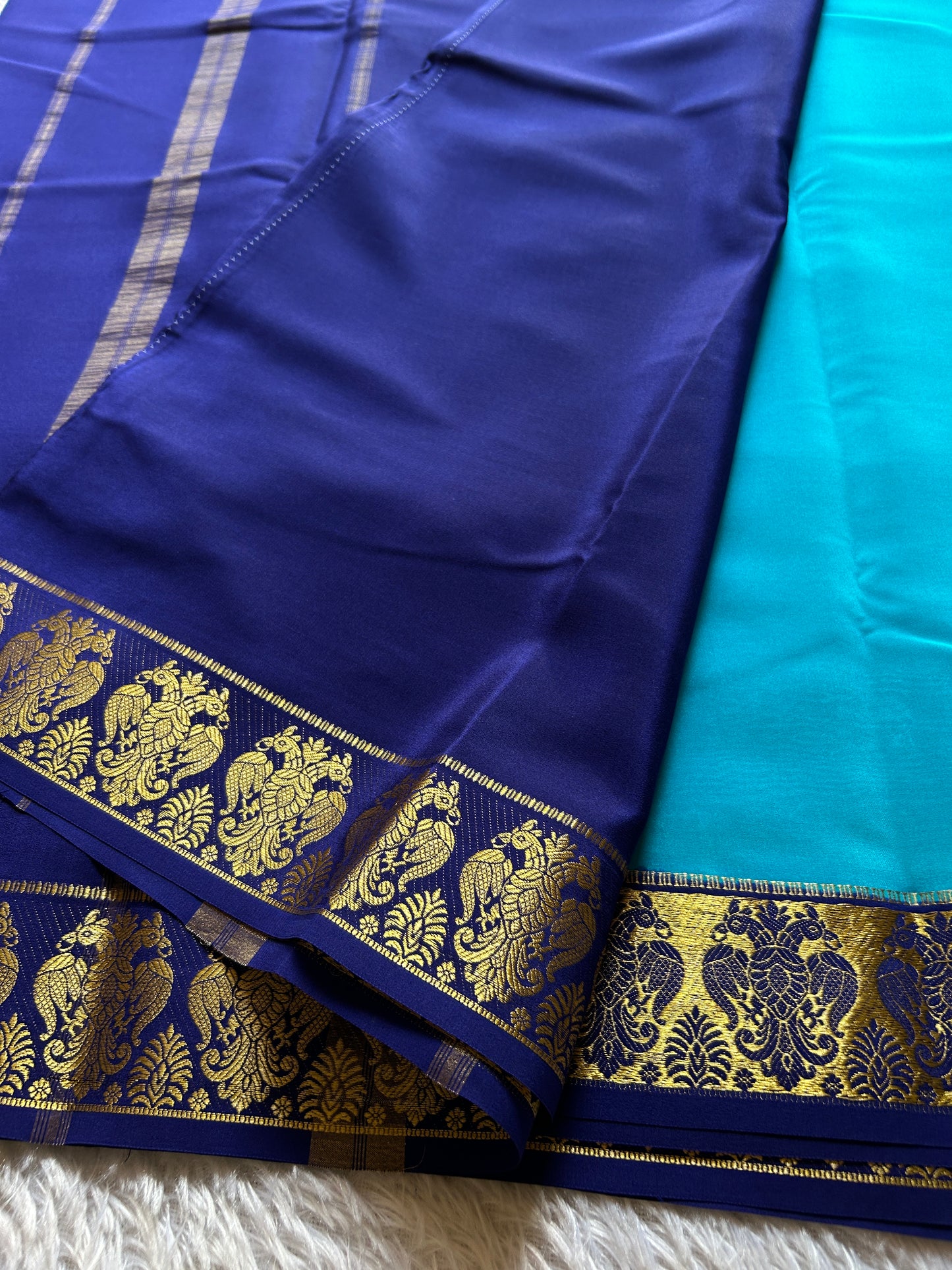 Veera (2D) : Sea blue-dark blue