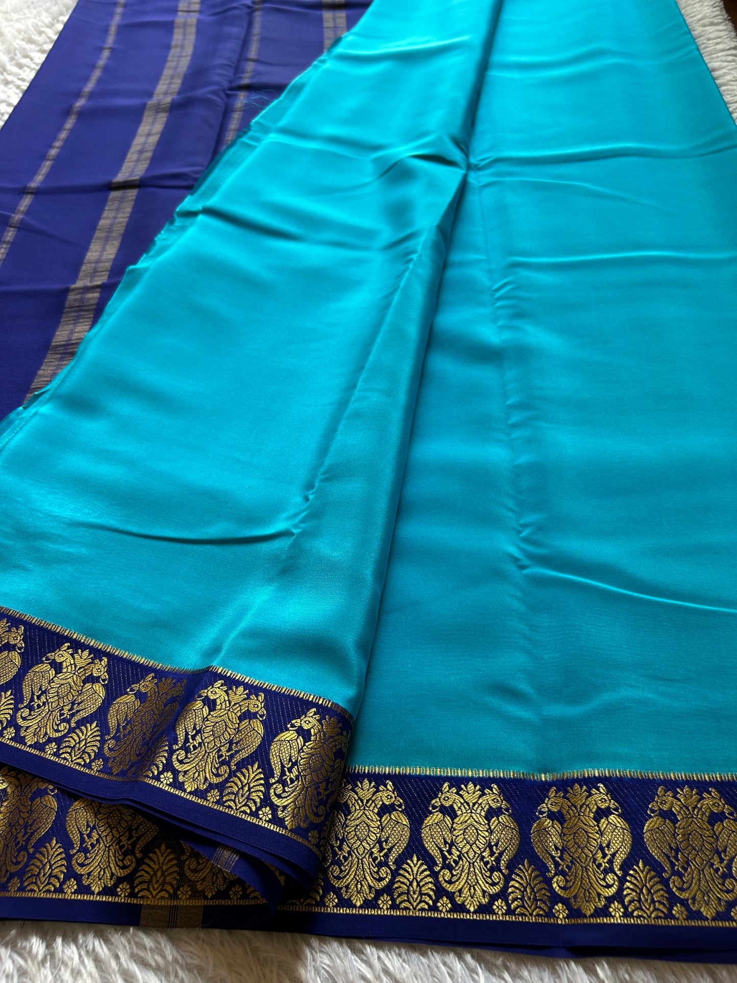 Veera (2D) : Sea blue-dark blue
