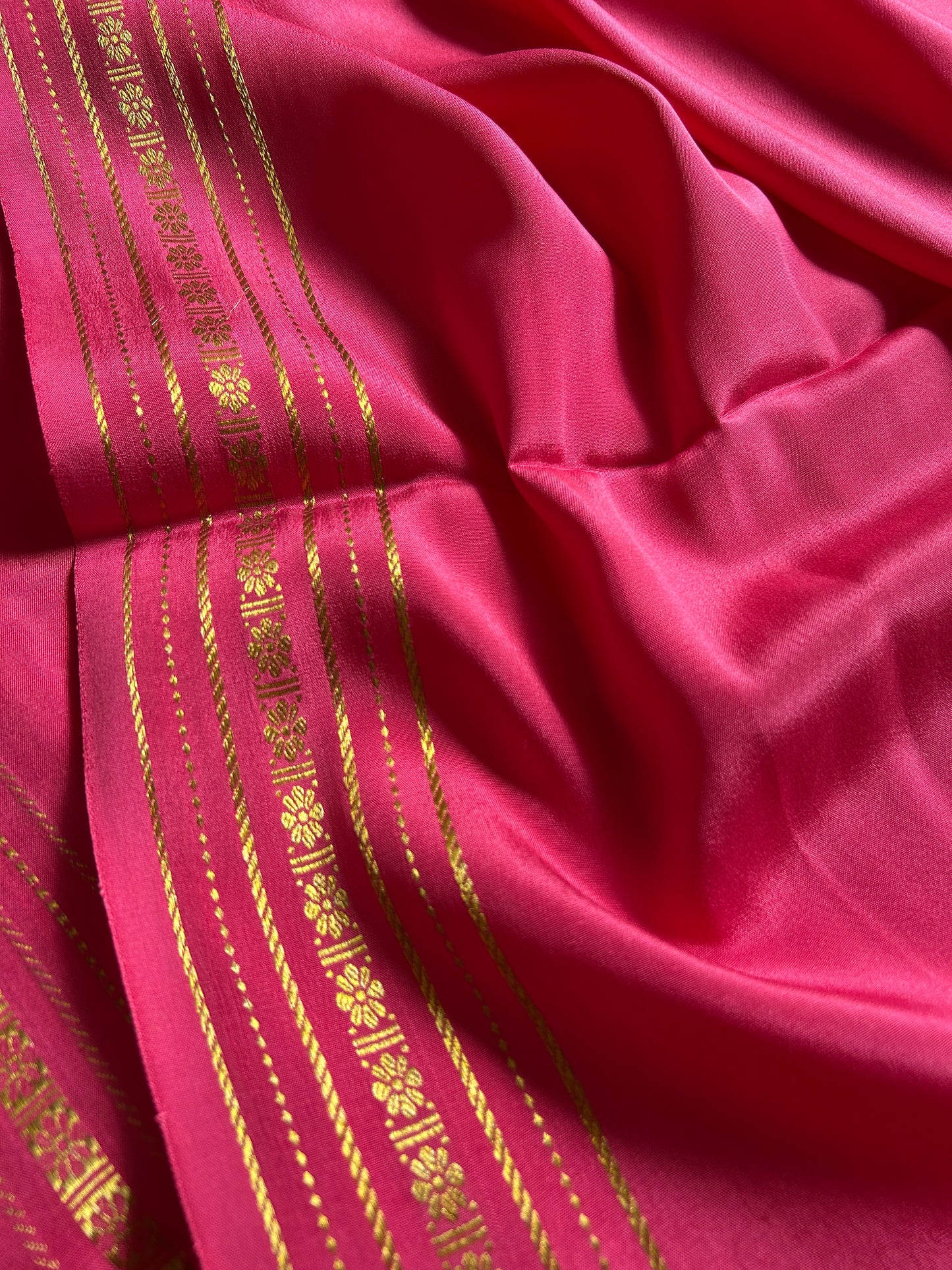 Mallige : Solid Hot pink