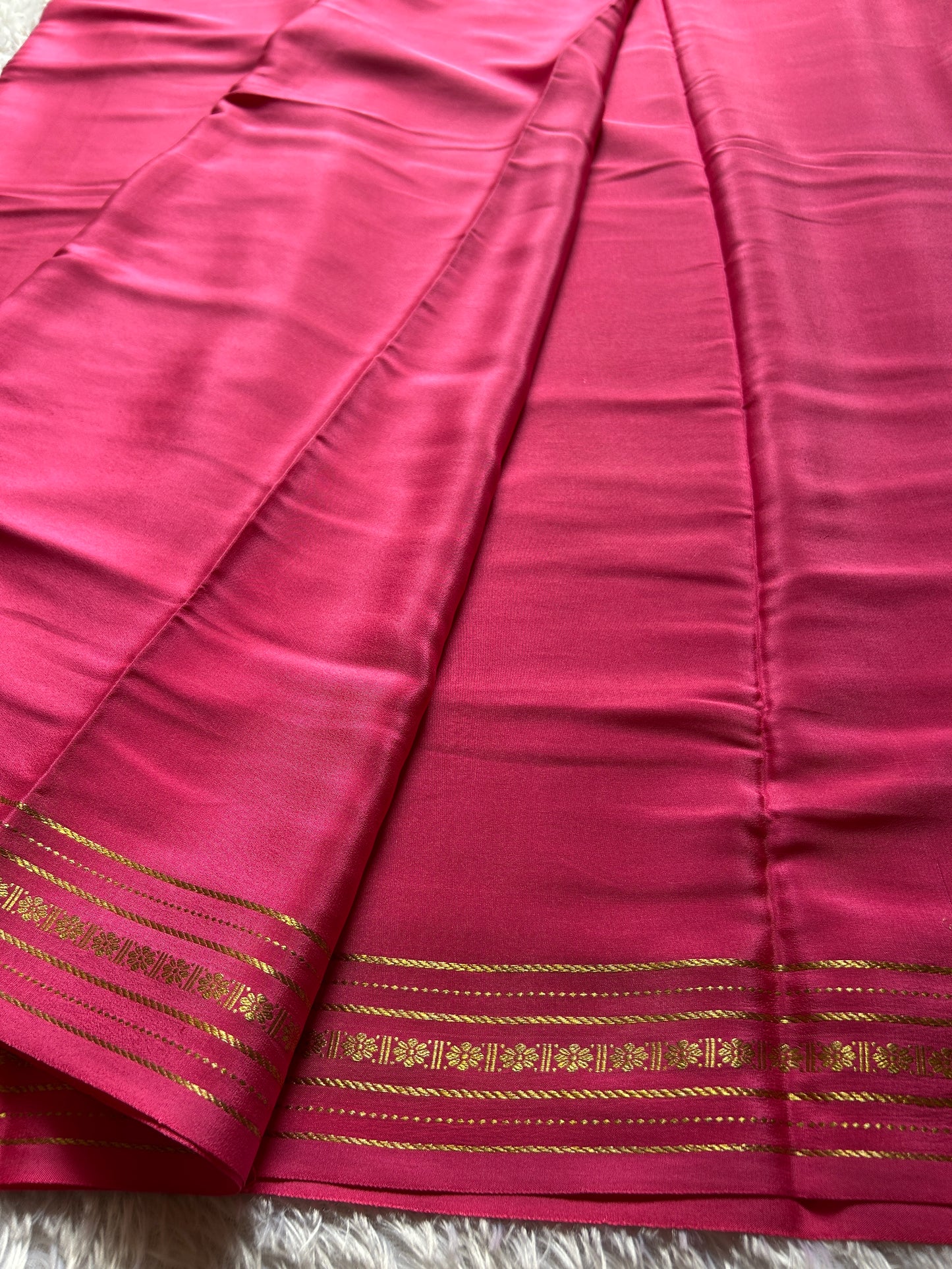 Mallige : Solid Hot pink