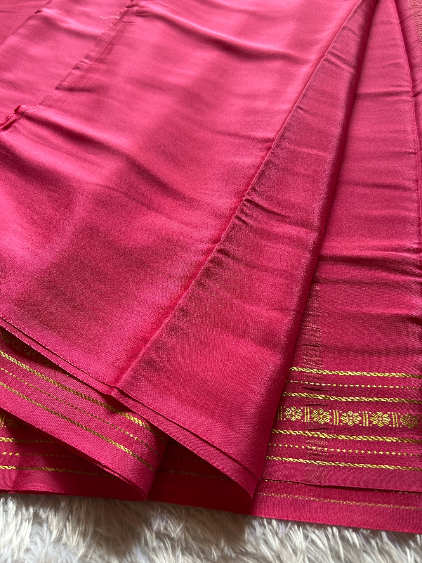 Mallige : Solid Hot pink
