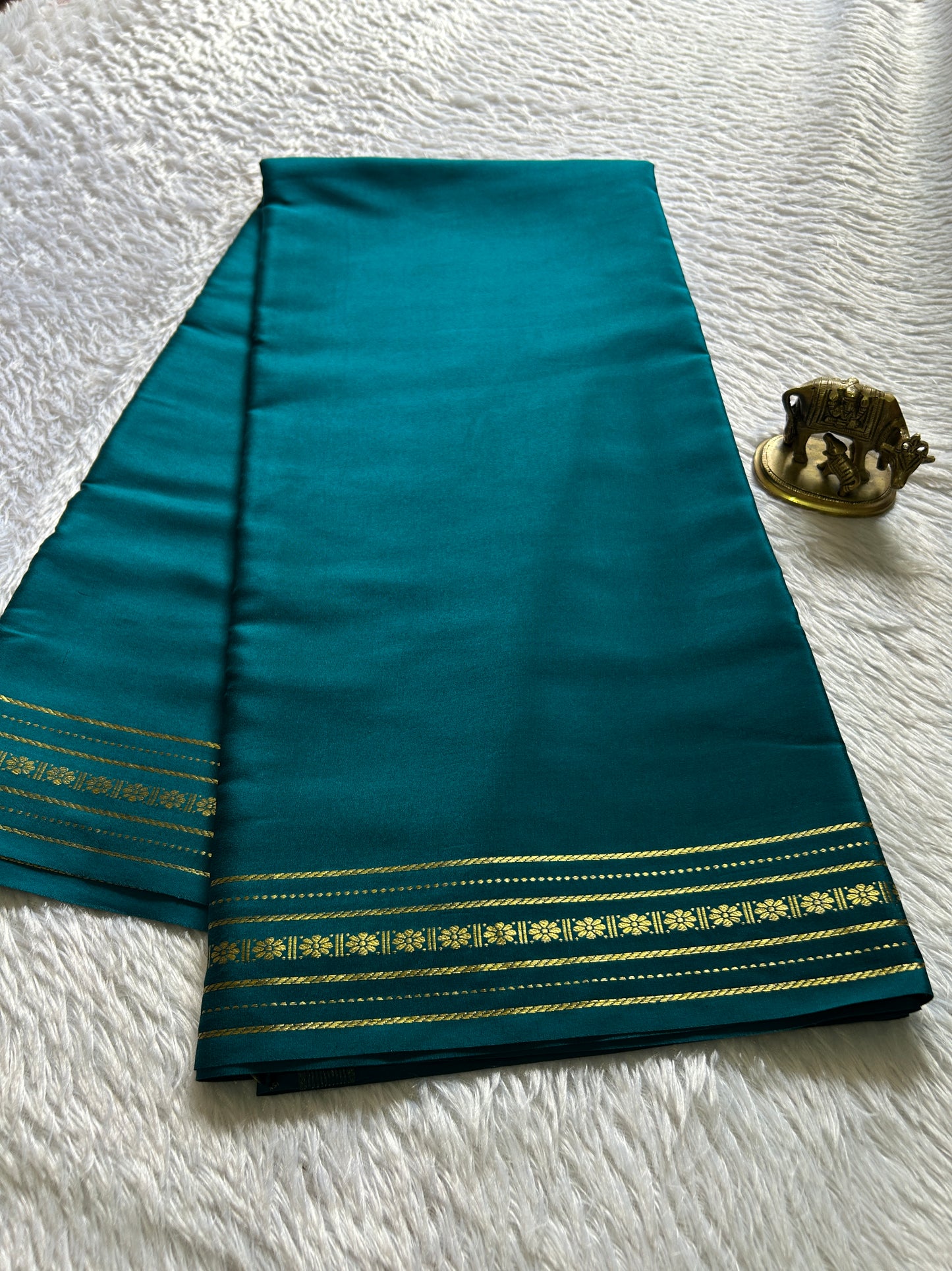 Mallige : Solid Teal blue