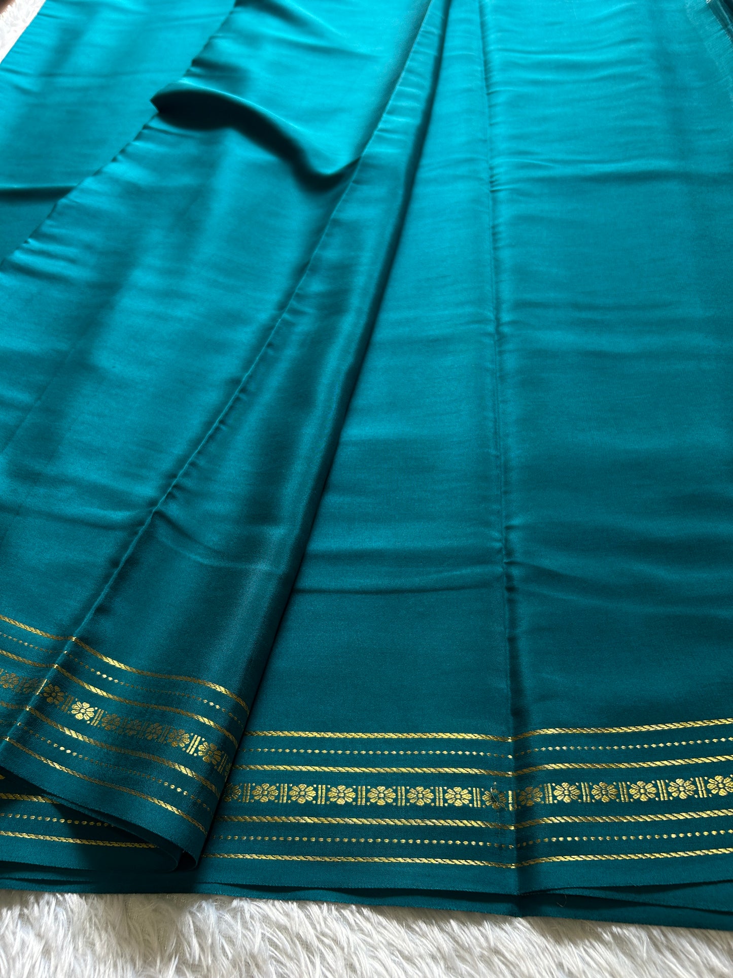 Mallige : Solid Teal blue