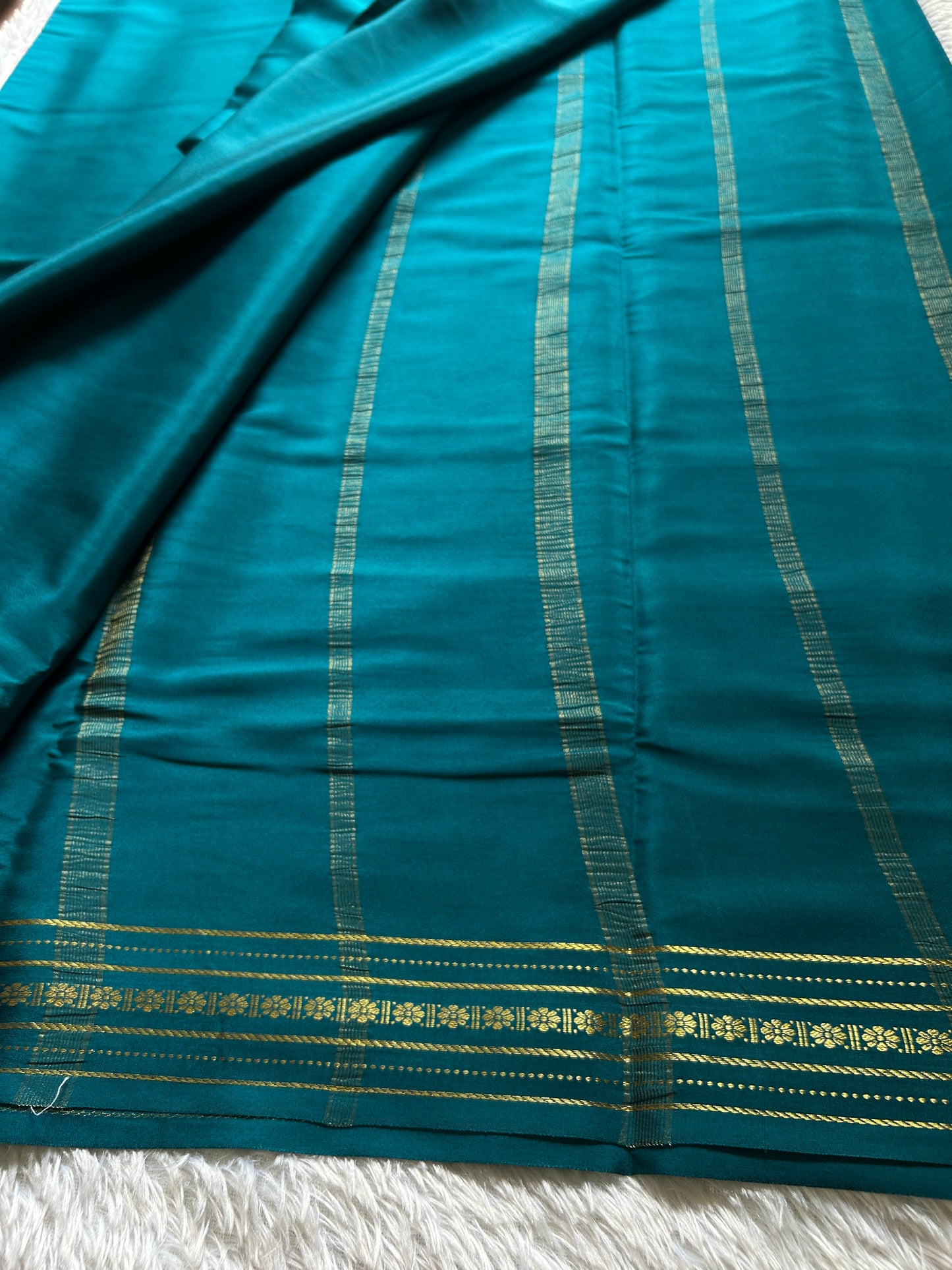 Mallige : Solid Teal blue
