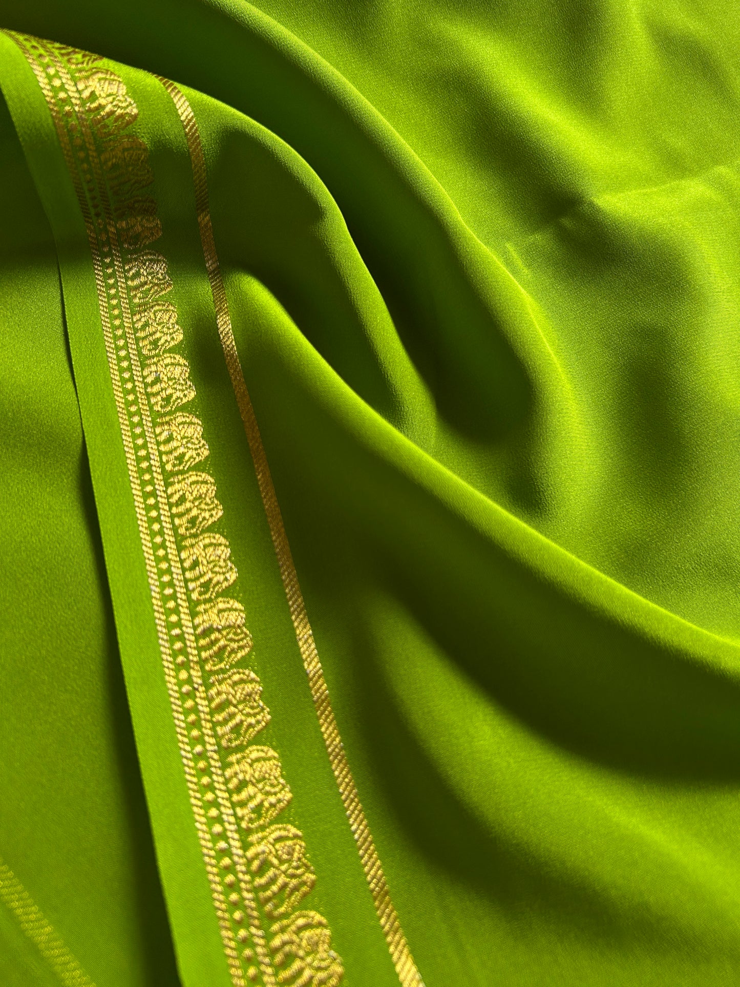 Gamani : Solid Mehendi green