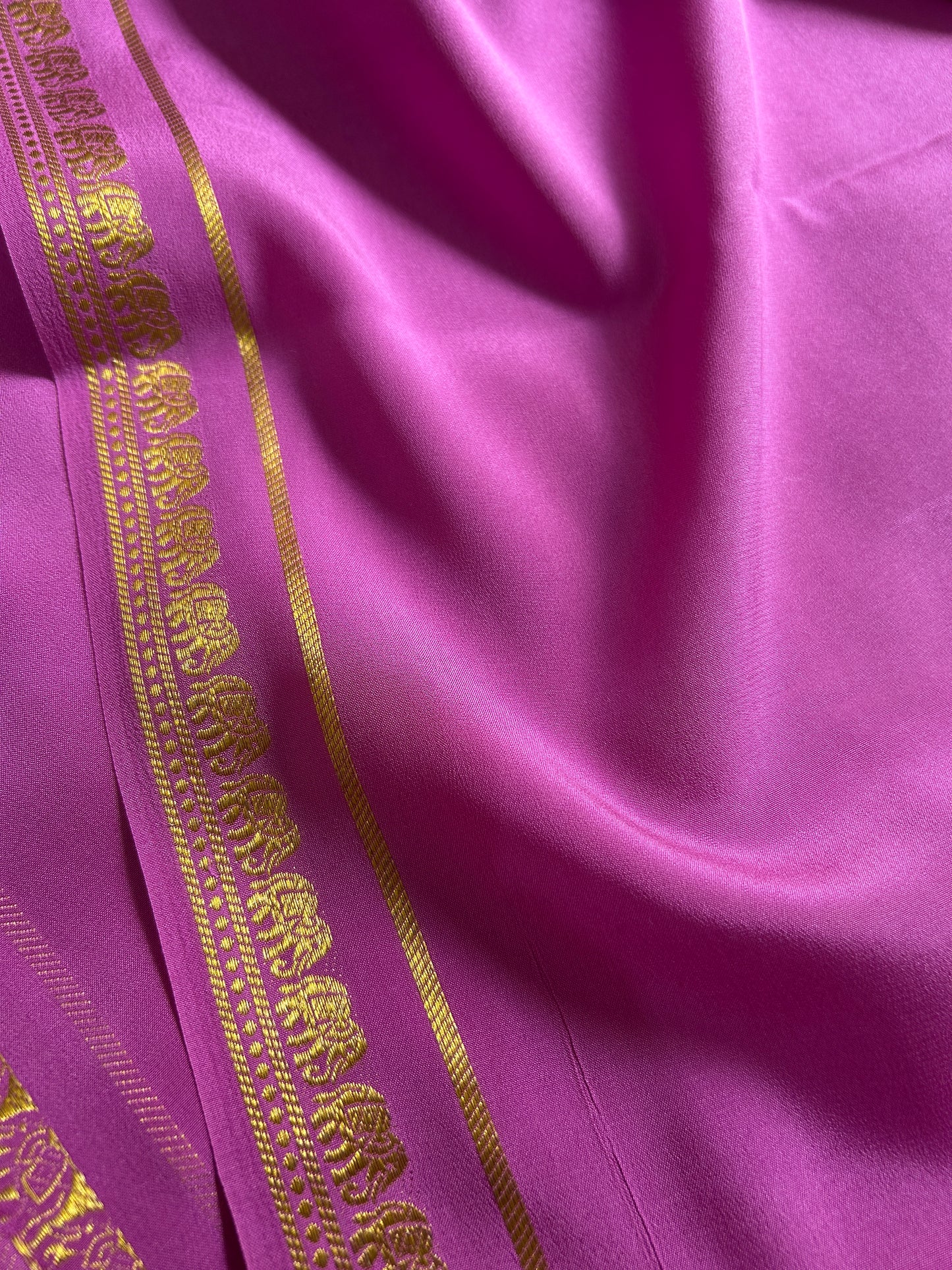 Gamani : Solid Magenta pink