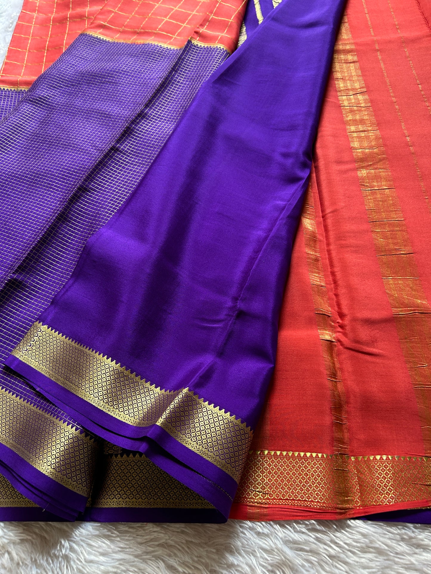 Prema (2D) : Coral peach-navy blue