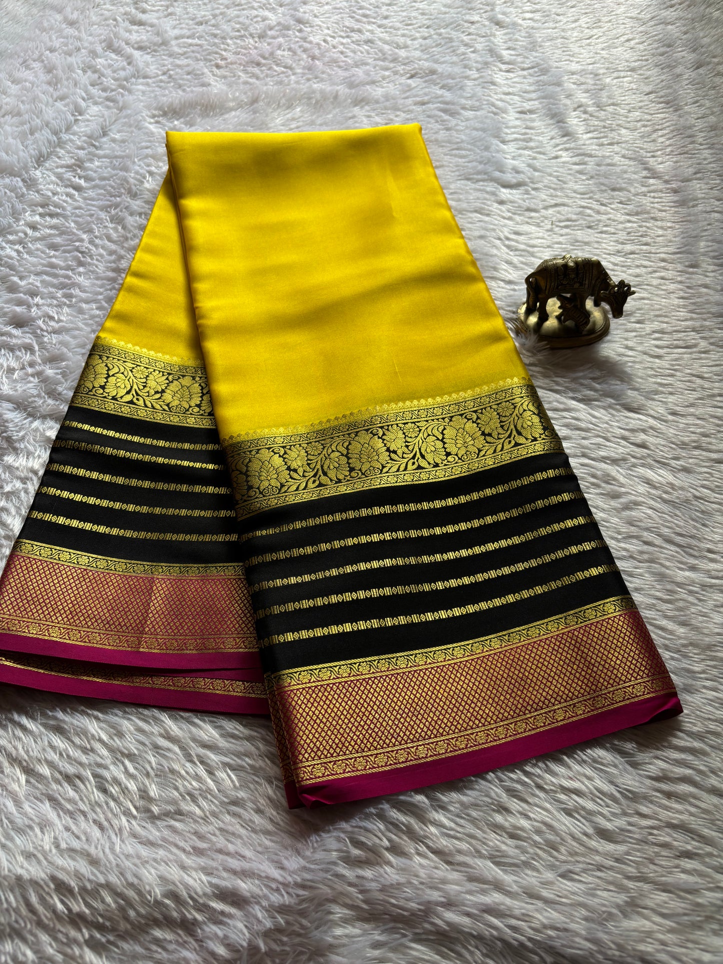 Sindhu (3D) : Yellow-black-rani pink