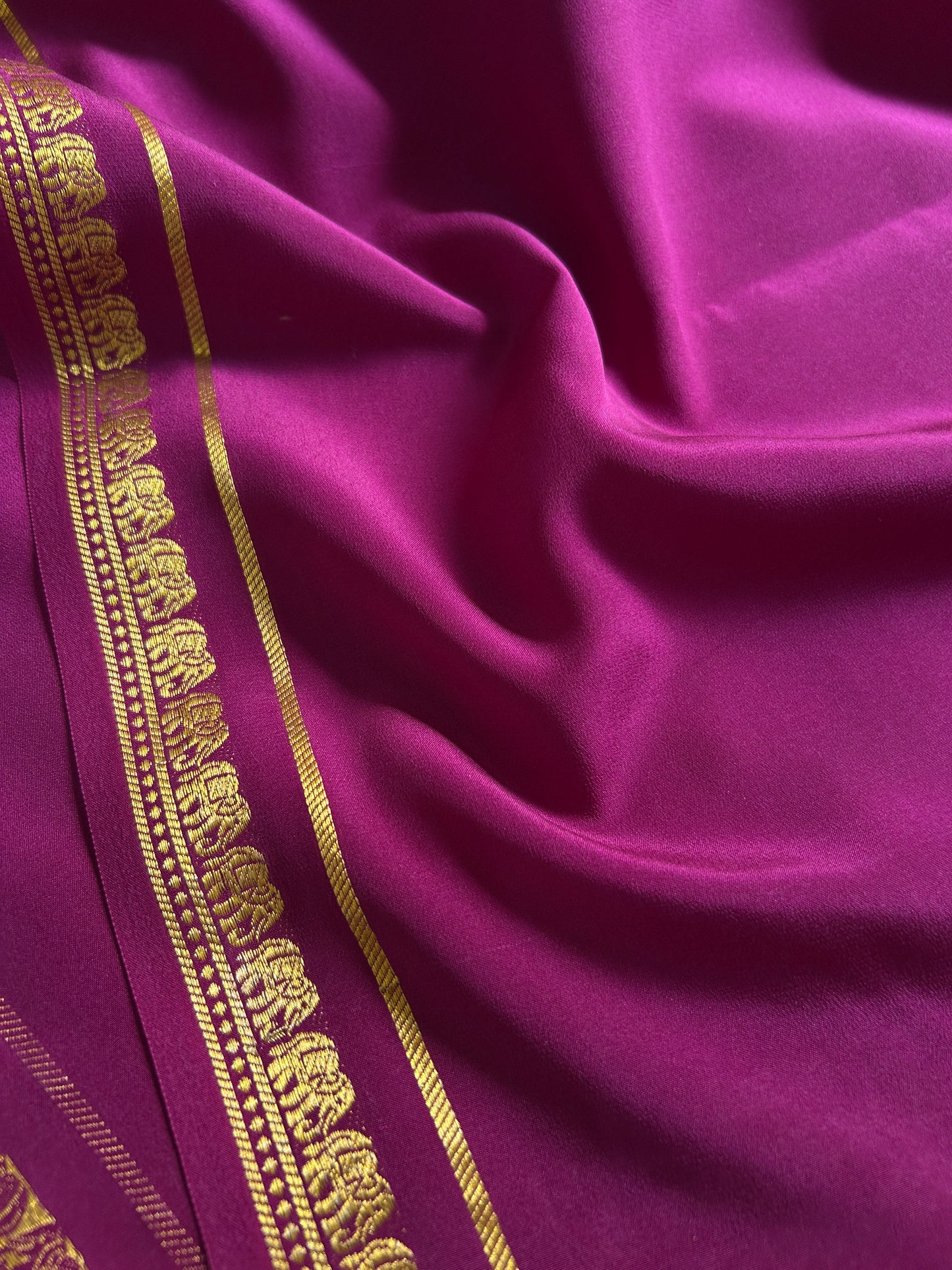 Gamani : Solid Dark magenta