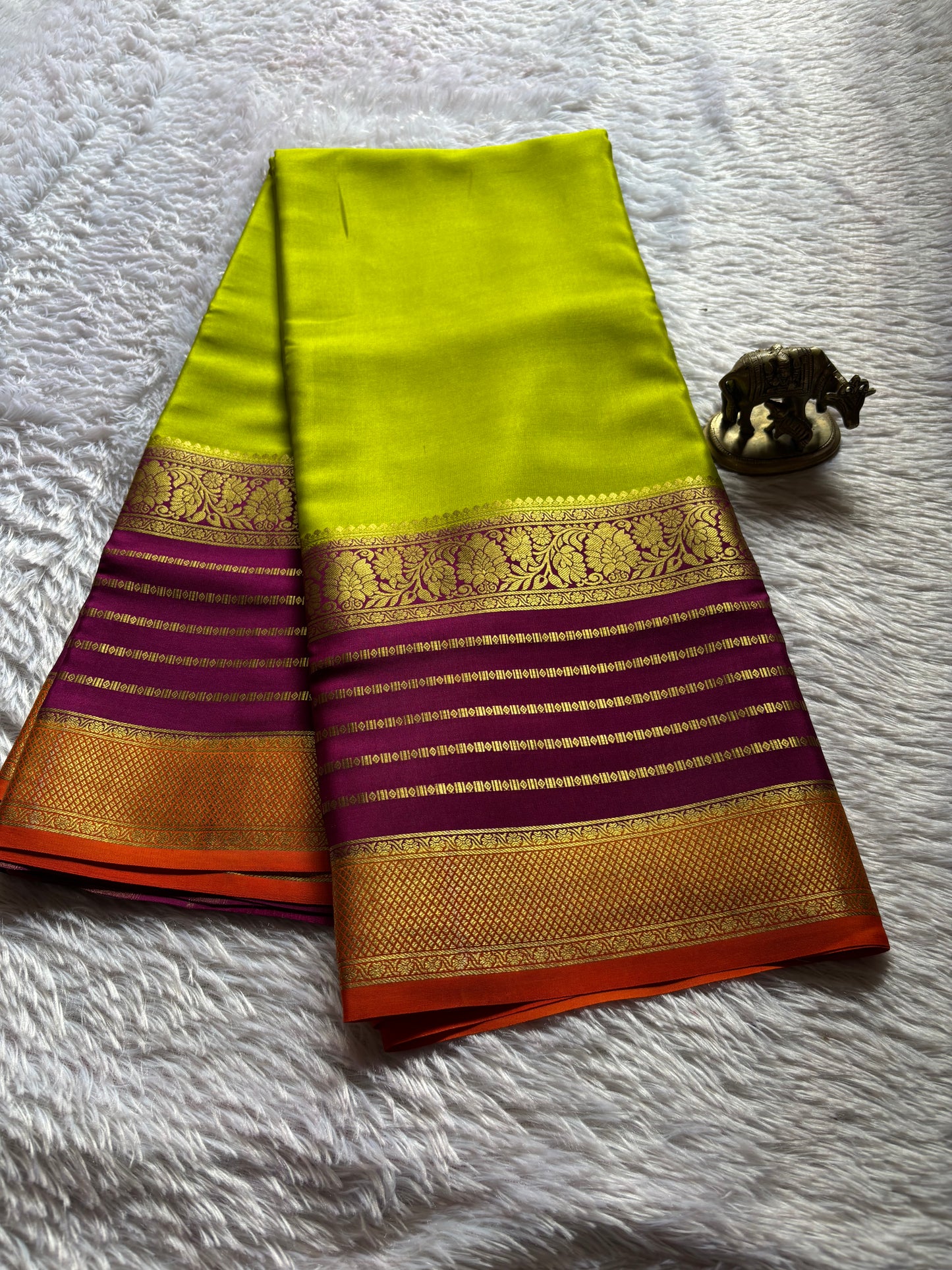 Sindhu (3D) : Mehendi green-magenta-orange