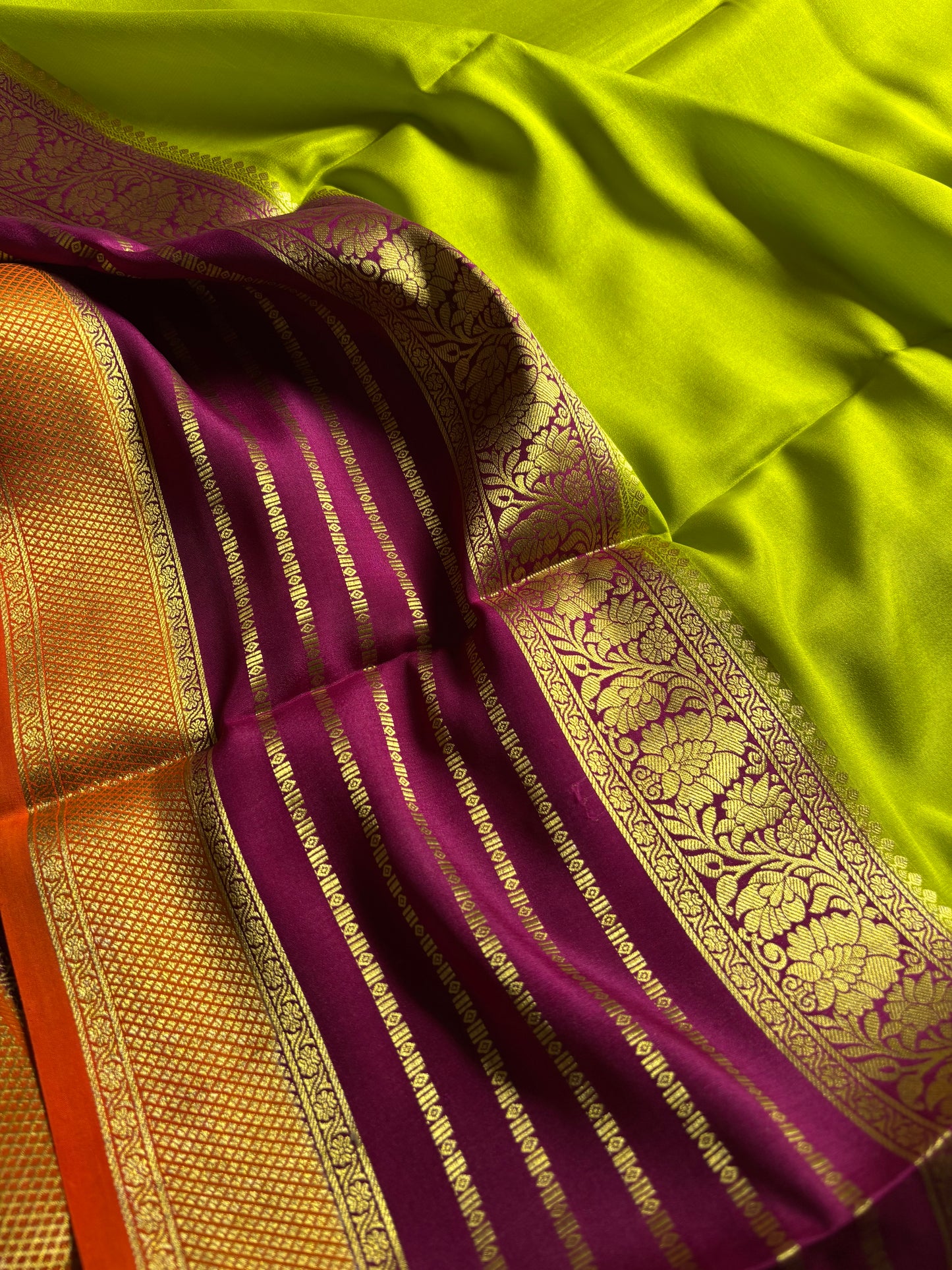 Sindhu (3D) : Mehendi green-magenta-orange