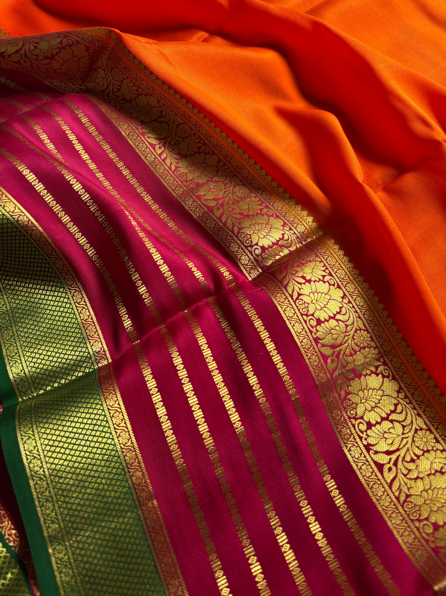 Sindhu (3D) : Orange-rani pink-green