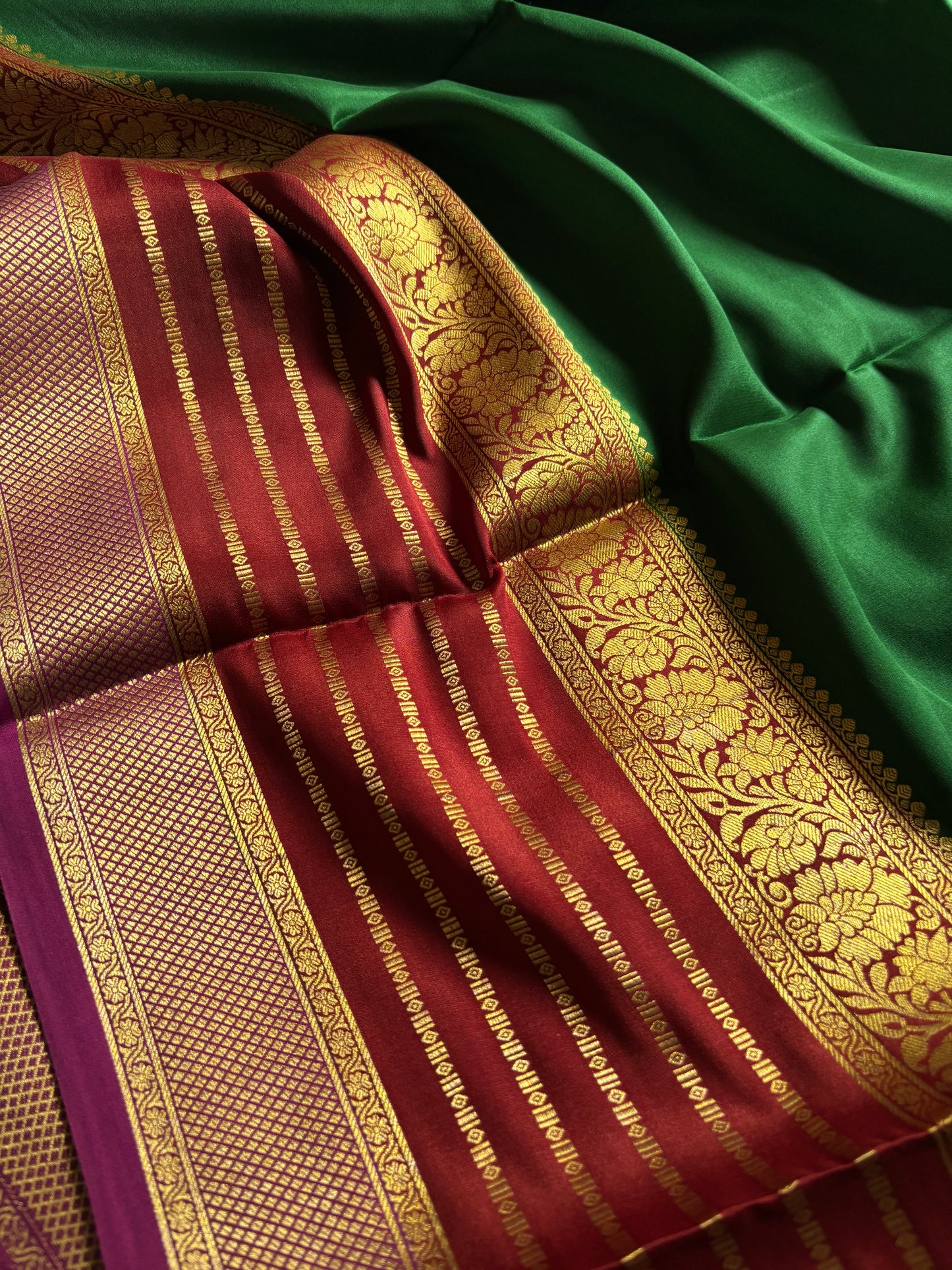 Sindhu (3D) : Bottle green-maroon-magenta