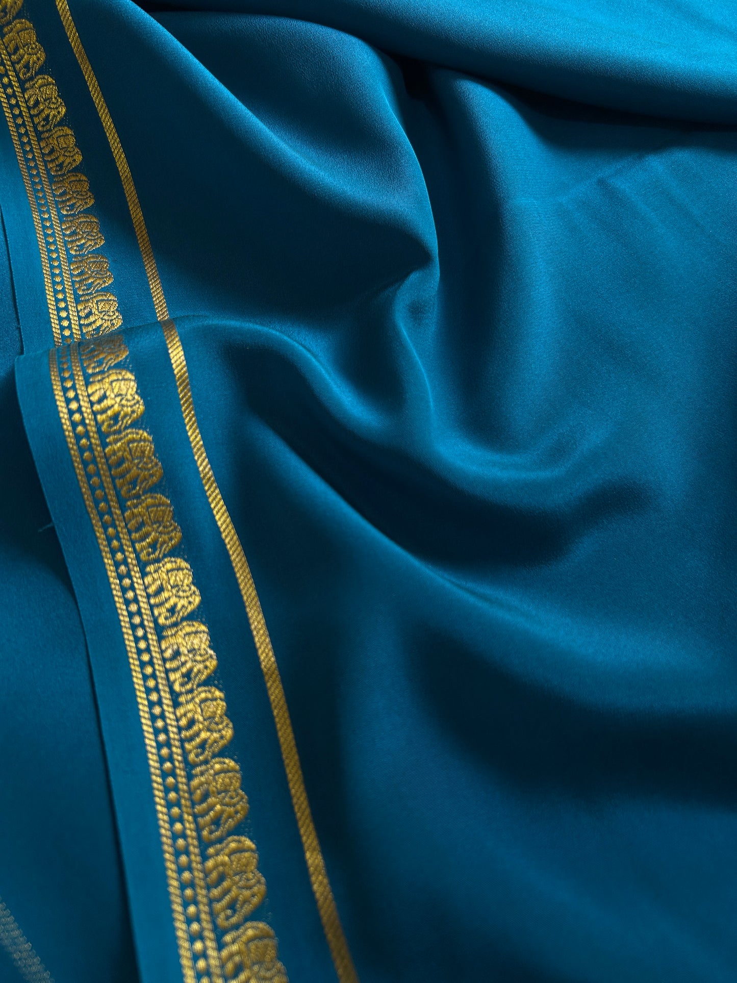 Gamani : Solid Teal blue