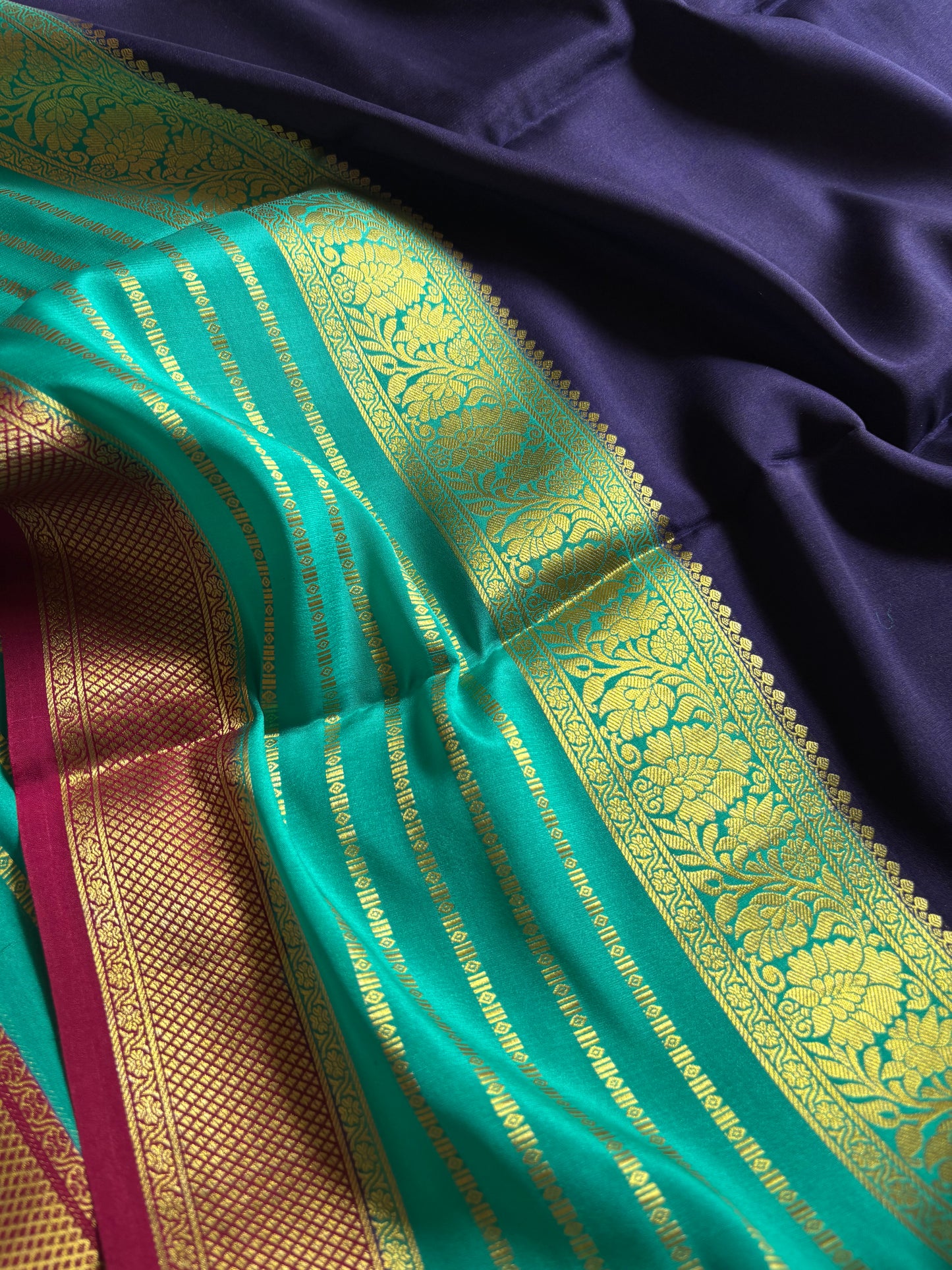 Sindhu (3D) : Deep blue-turquoise-dark pink