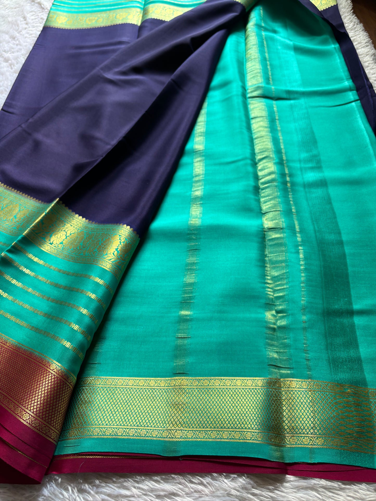 Sindhu (3D) : Deep blue-turquoise-dark pink