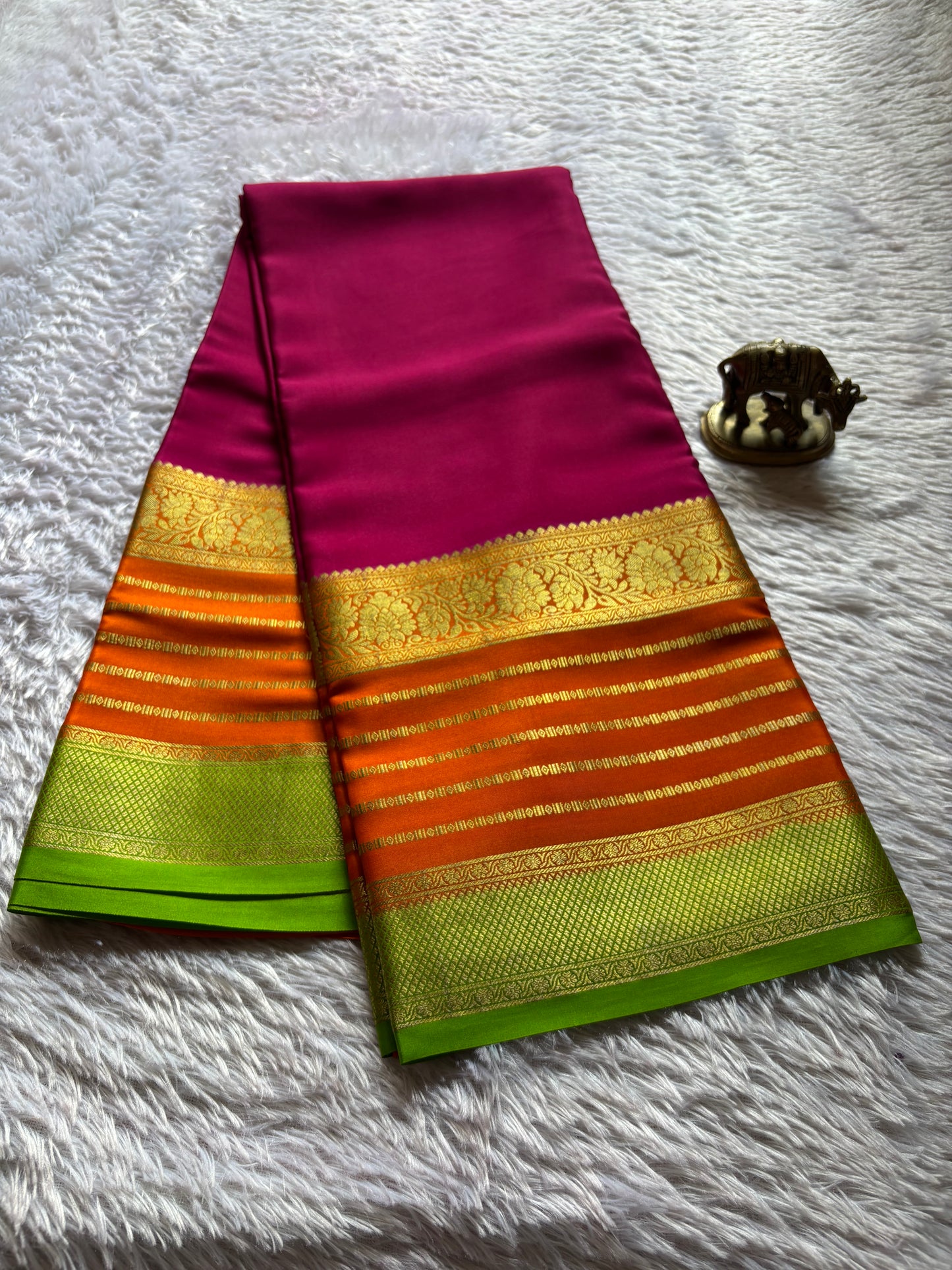 Sindhu (3D) : Dark pink-orange-green