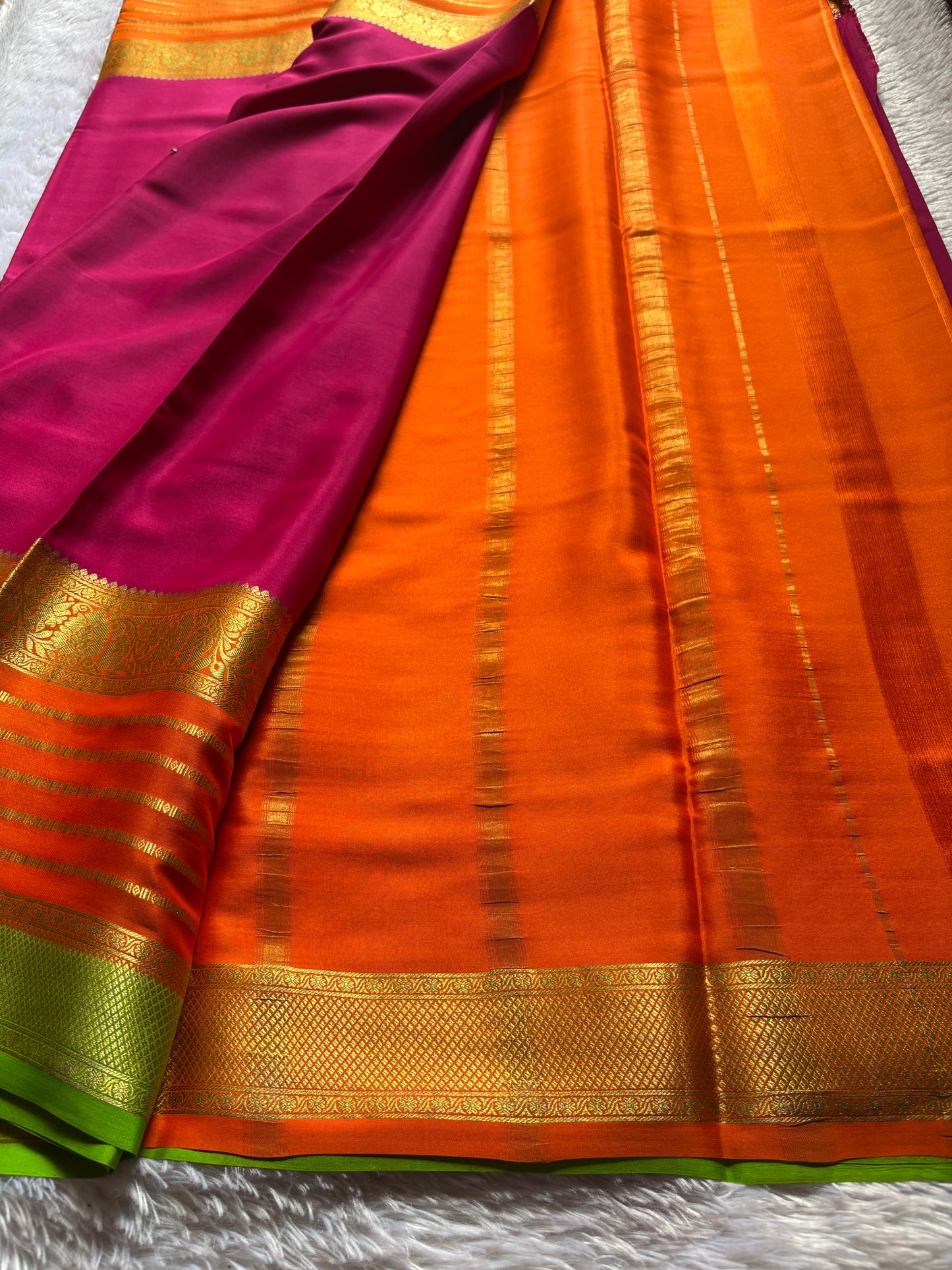 Sindhu (3D) : Dark pink-orange-green