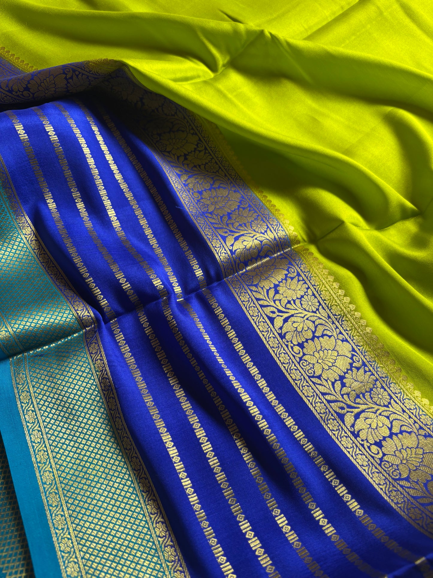 Sindhu (3D) : Mehendi green-royal blue-ananda blue