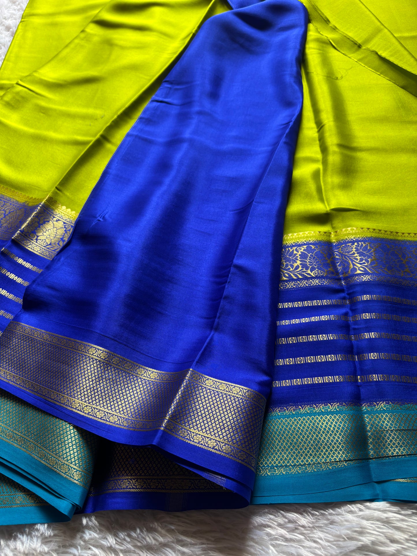 Sindhu (3D) : Mehendi green-royal blue-ananda blue