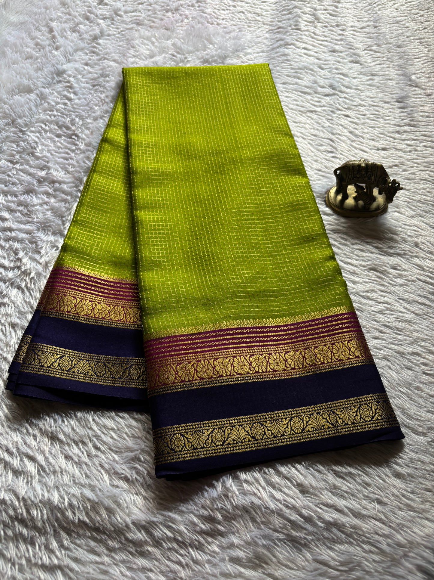 Gayatri (3D) : Mehendi green-dark pink-navy blue