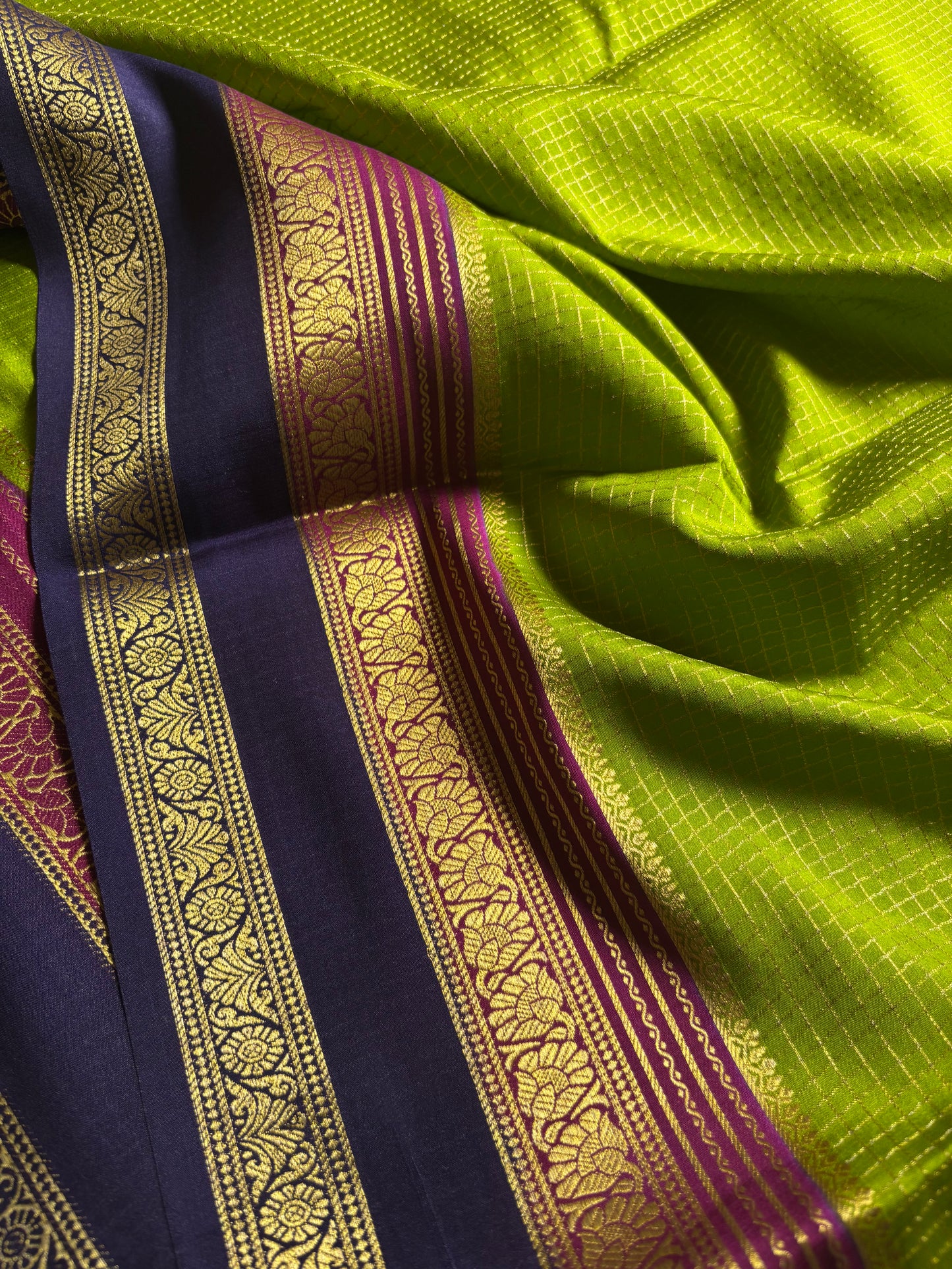 Gayatri (3D) : Mehendi green-dark pink-navy blue
