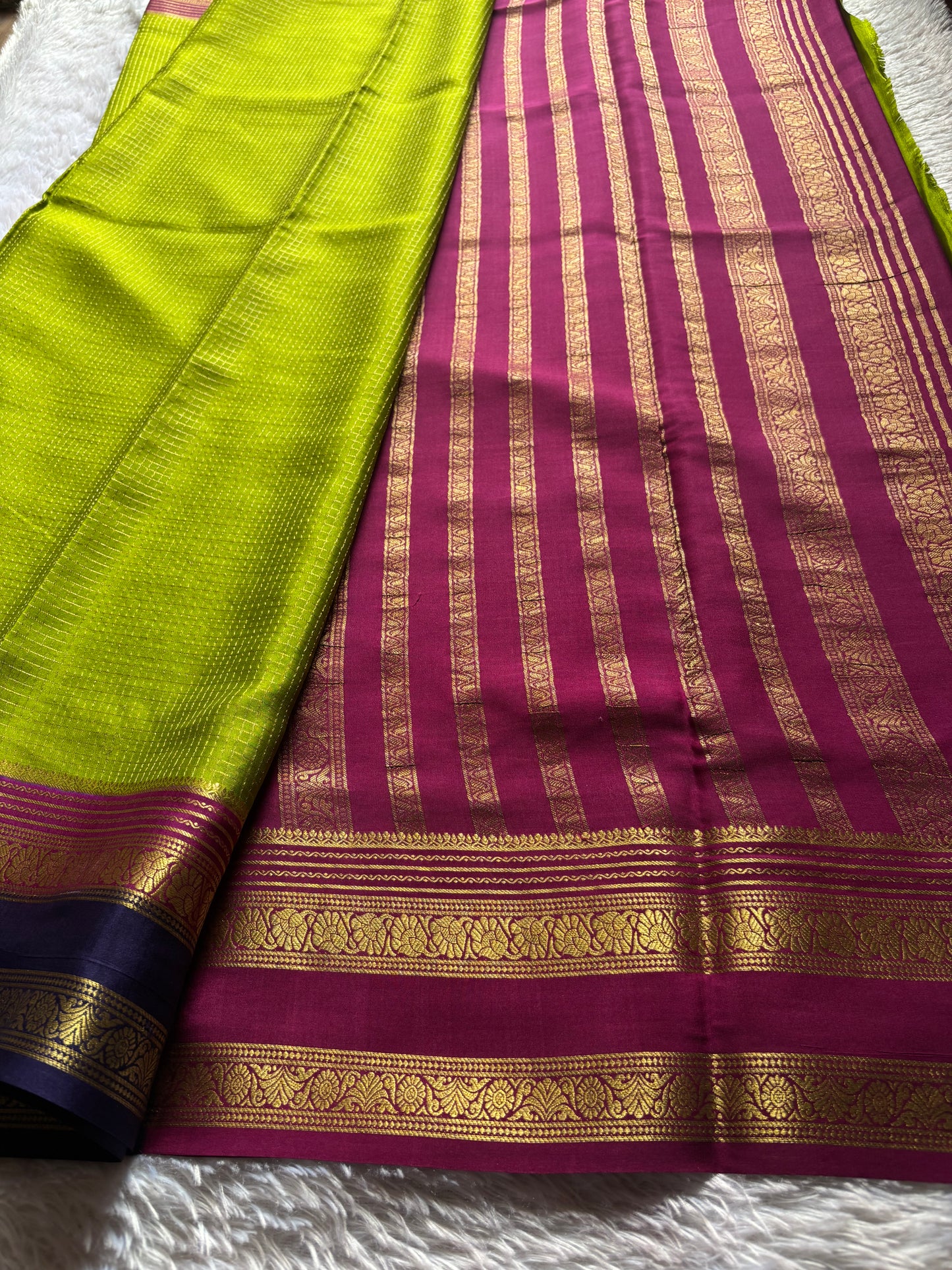 Gayatri (3D) : Mehendi green-dark pink-navy blue