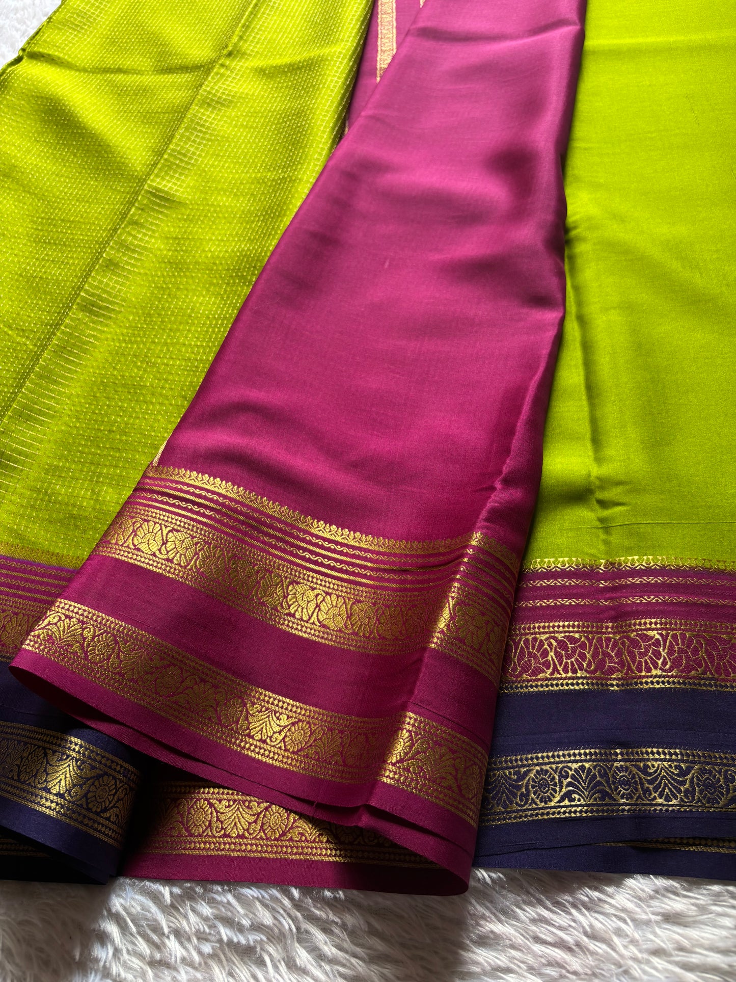 Gayatri (3D) : Mehendi green-dark pink-navy blue