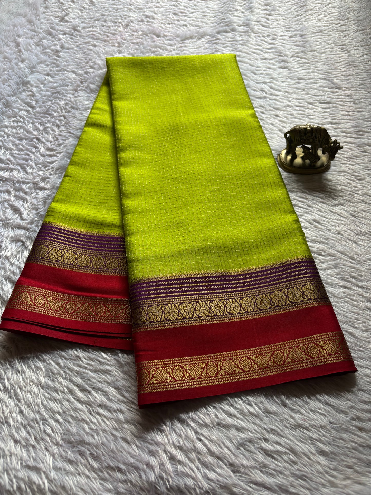 Gayatri (3D) : Mehendi green-dark magenta-red