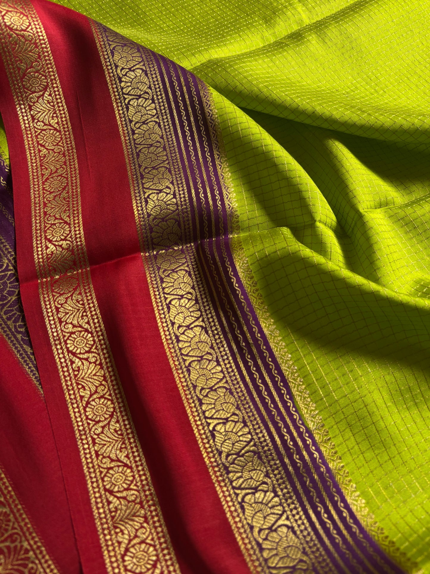 Gayatri (3D) : Mehendi green-dark magenta-red
