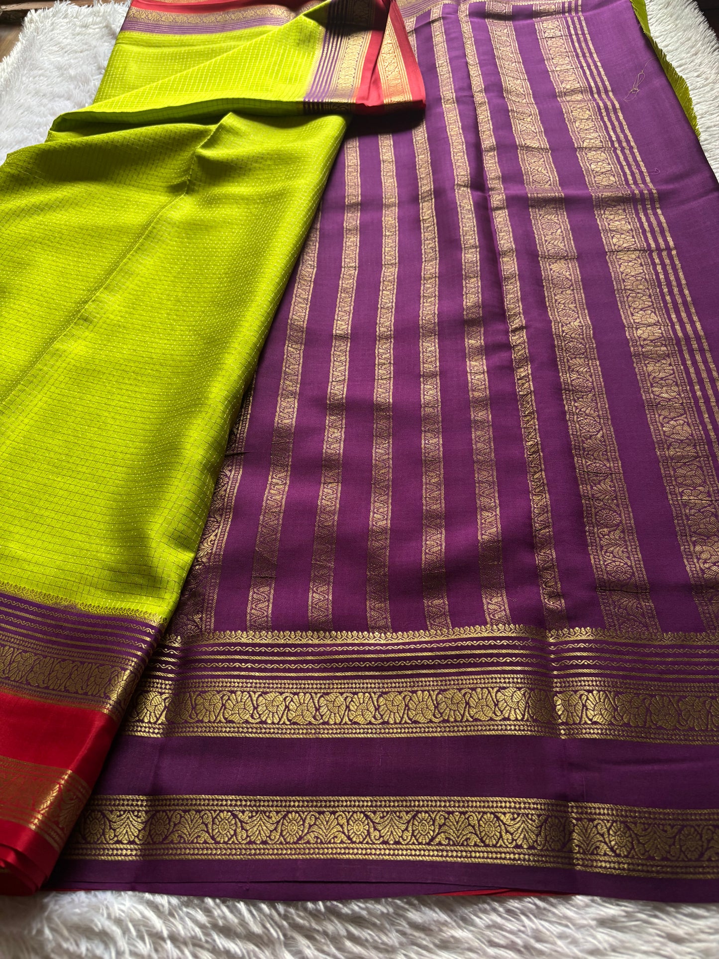 Gayatri (3D) : Mehendi green-dark magenta-red