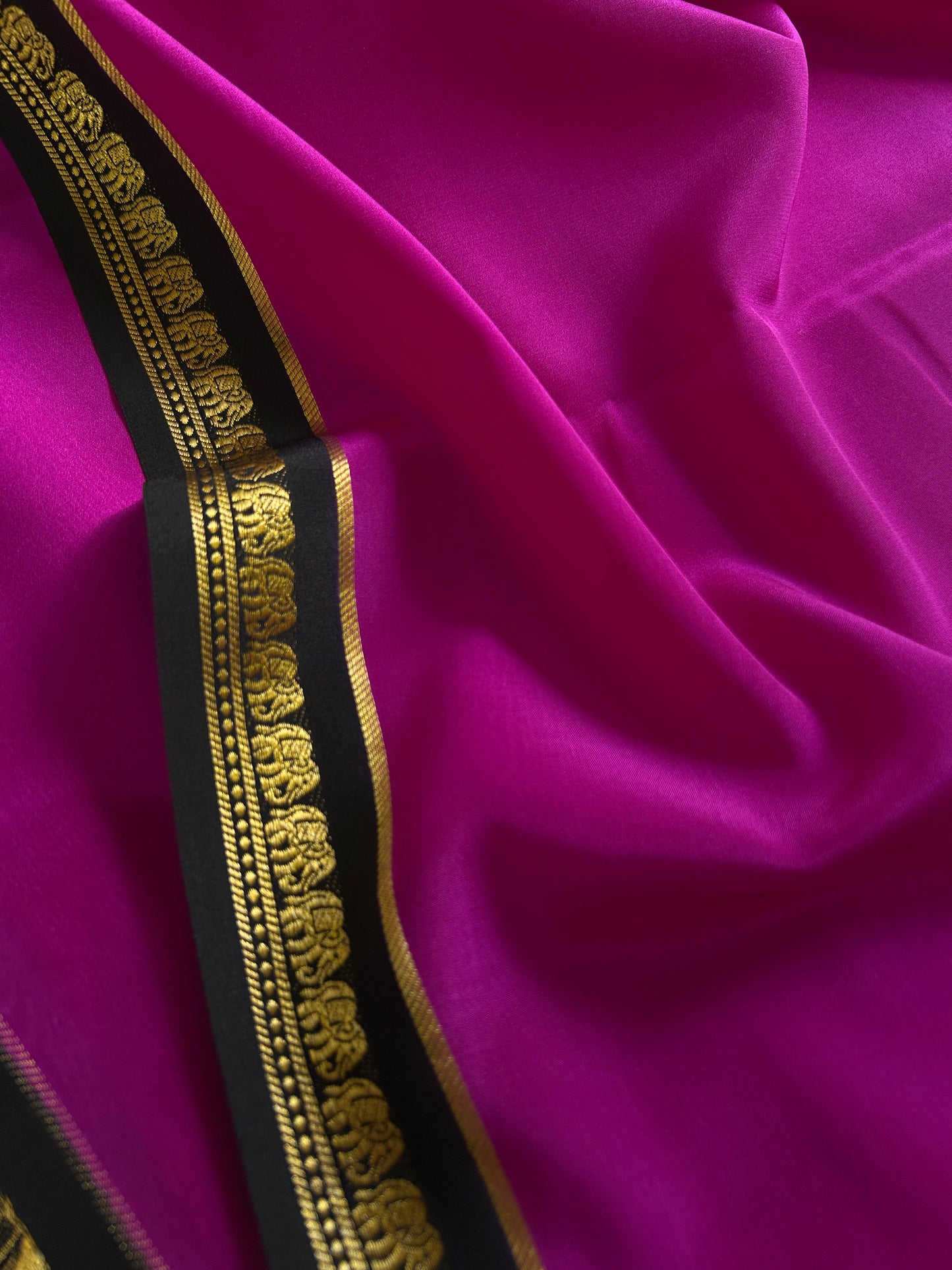 Gamani (2D) : Magenta-black