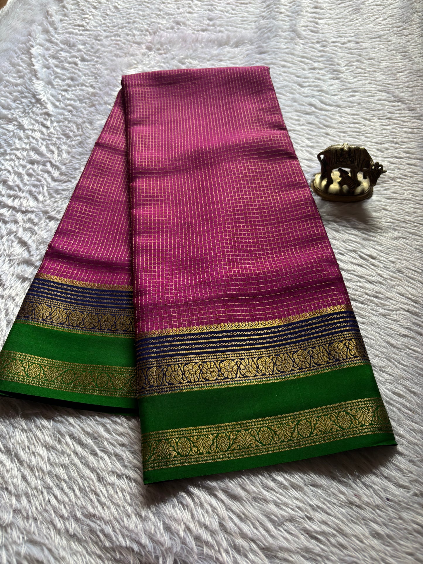 Gayatri (3D) : Magenta pink-navy blue-green