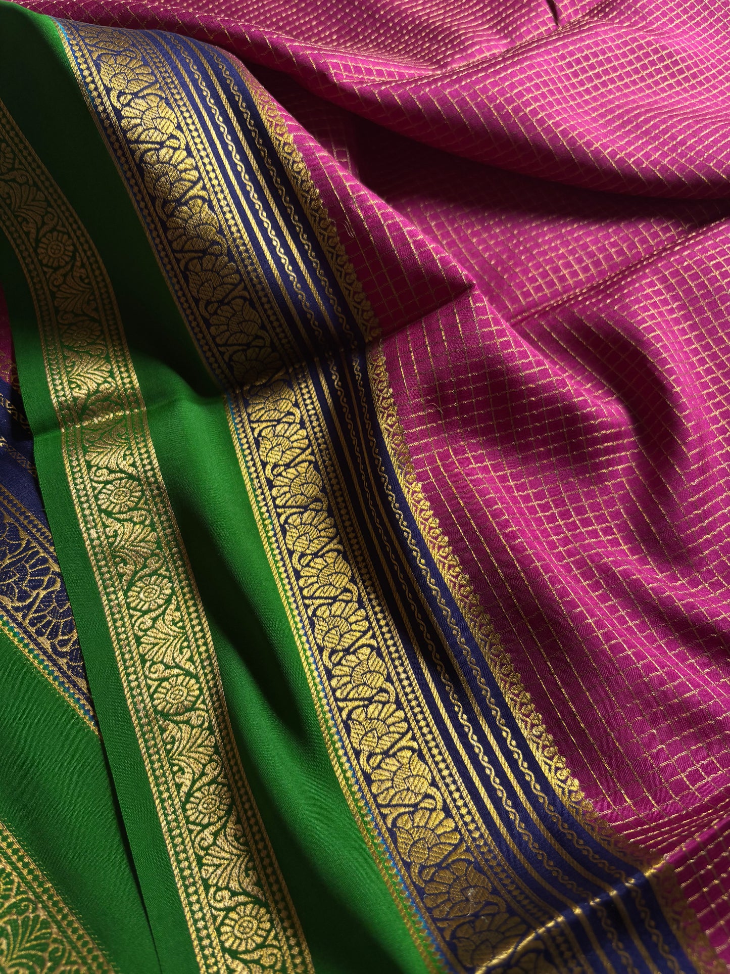 Gayatri (3D) : Magenta pink-navy blue-green