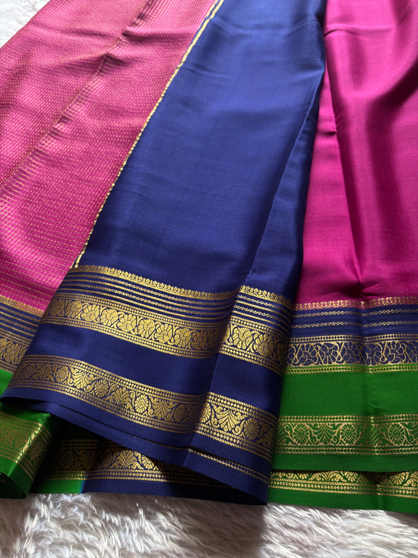 Gayatri (3D) : Magenta pink-navy blue-green