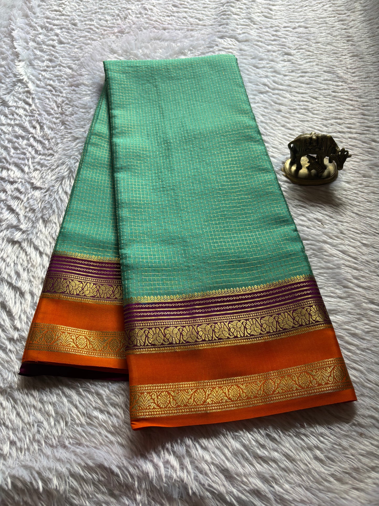 Gayatri (3D) : Mint green-deep magenta-orange