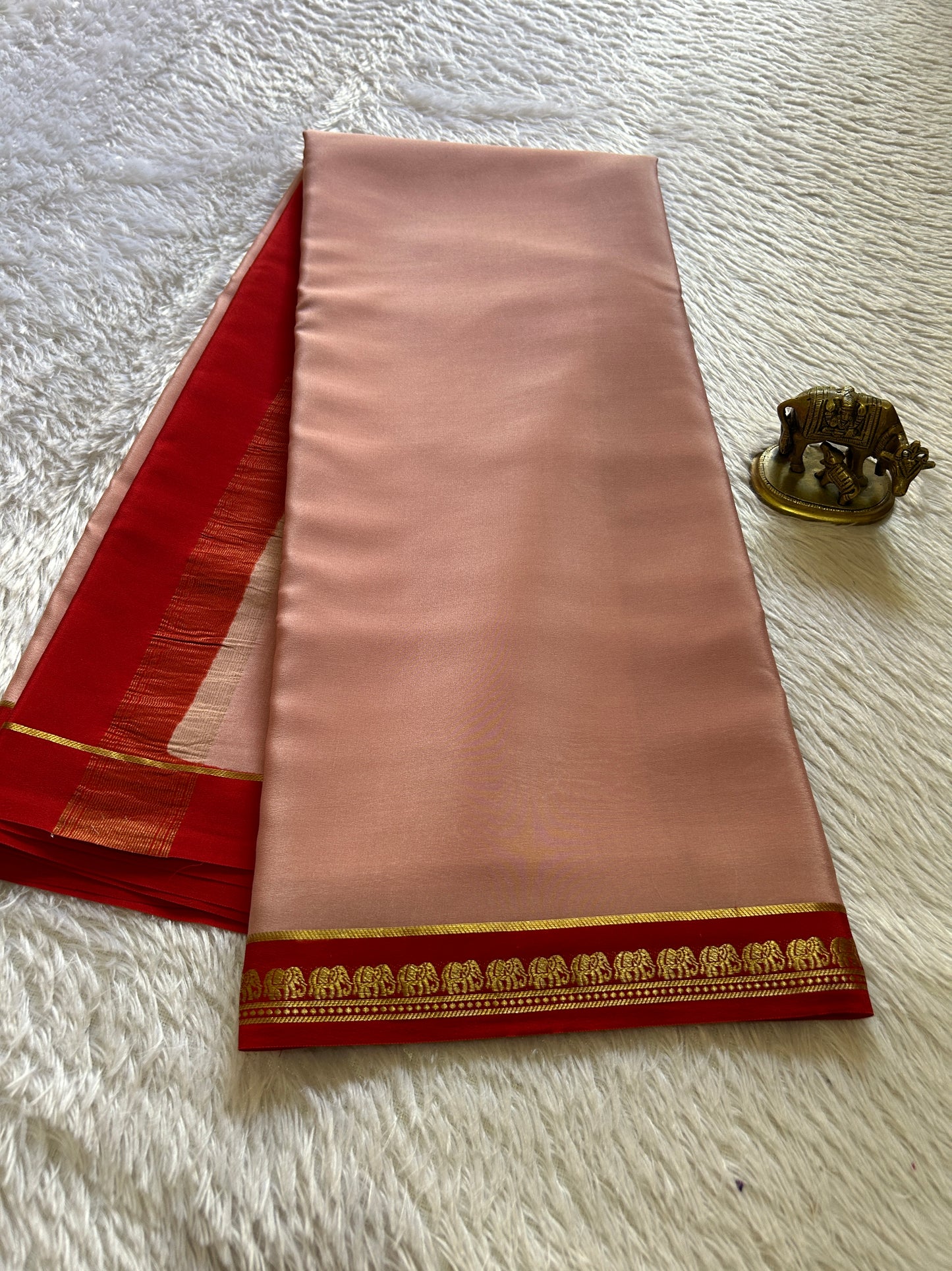Gamani (2D) : Light peach-red
