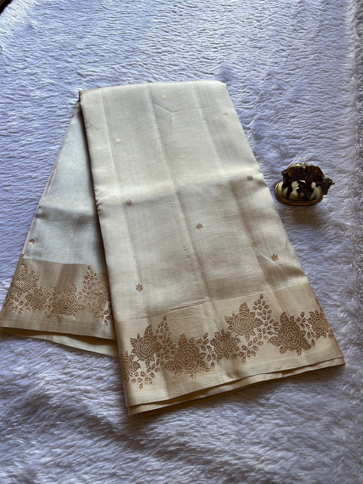 Anupama : Solid Off white