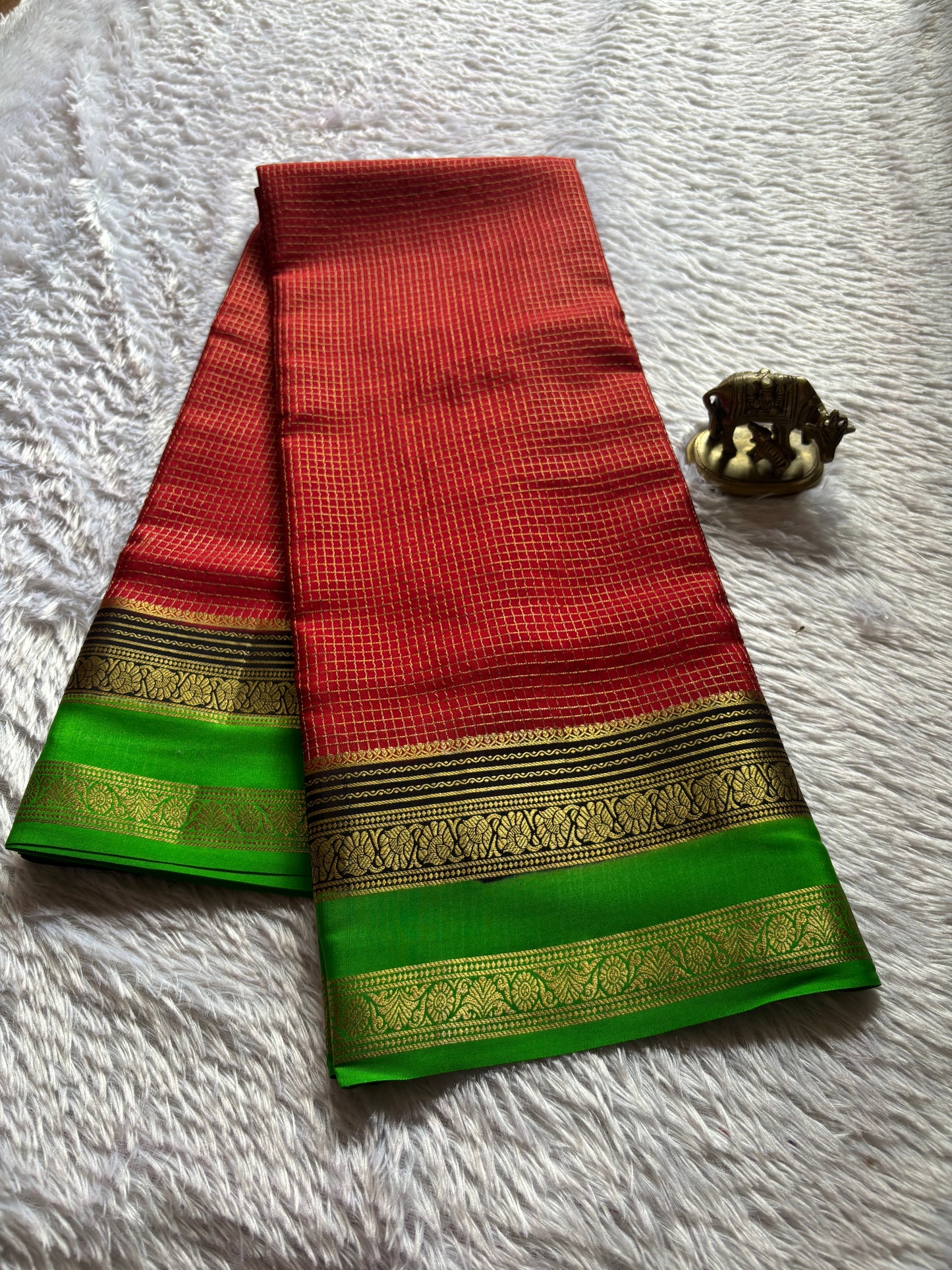 Gayatri (3D) : Red-black-green