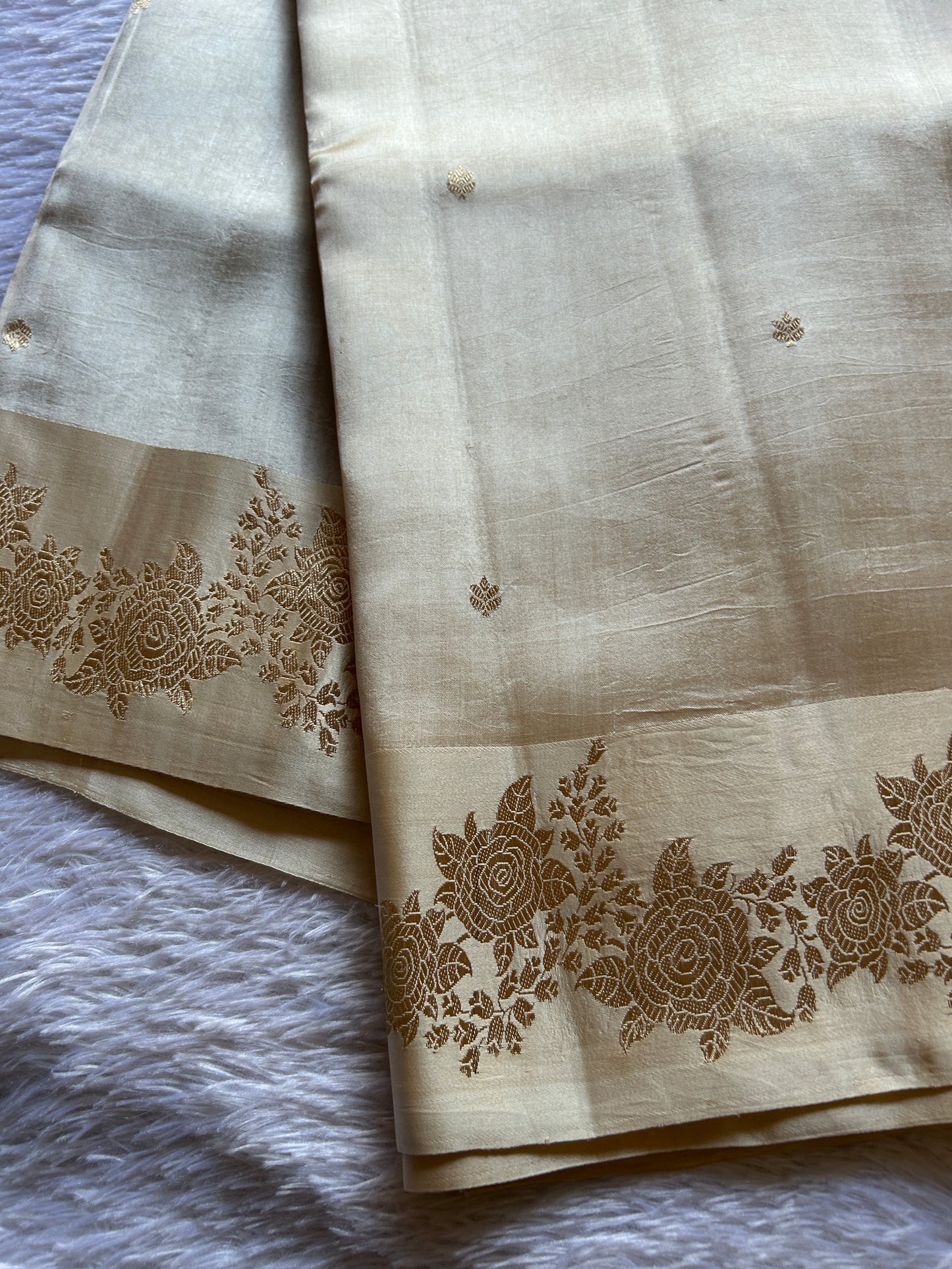 Anupama : Solid Off white