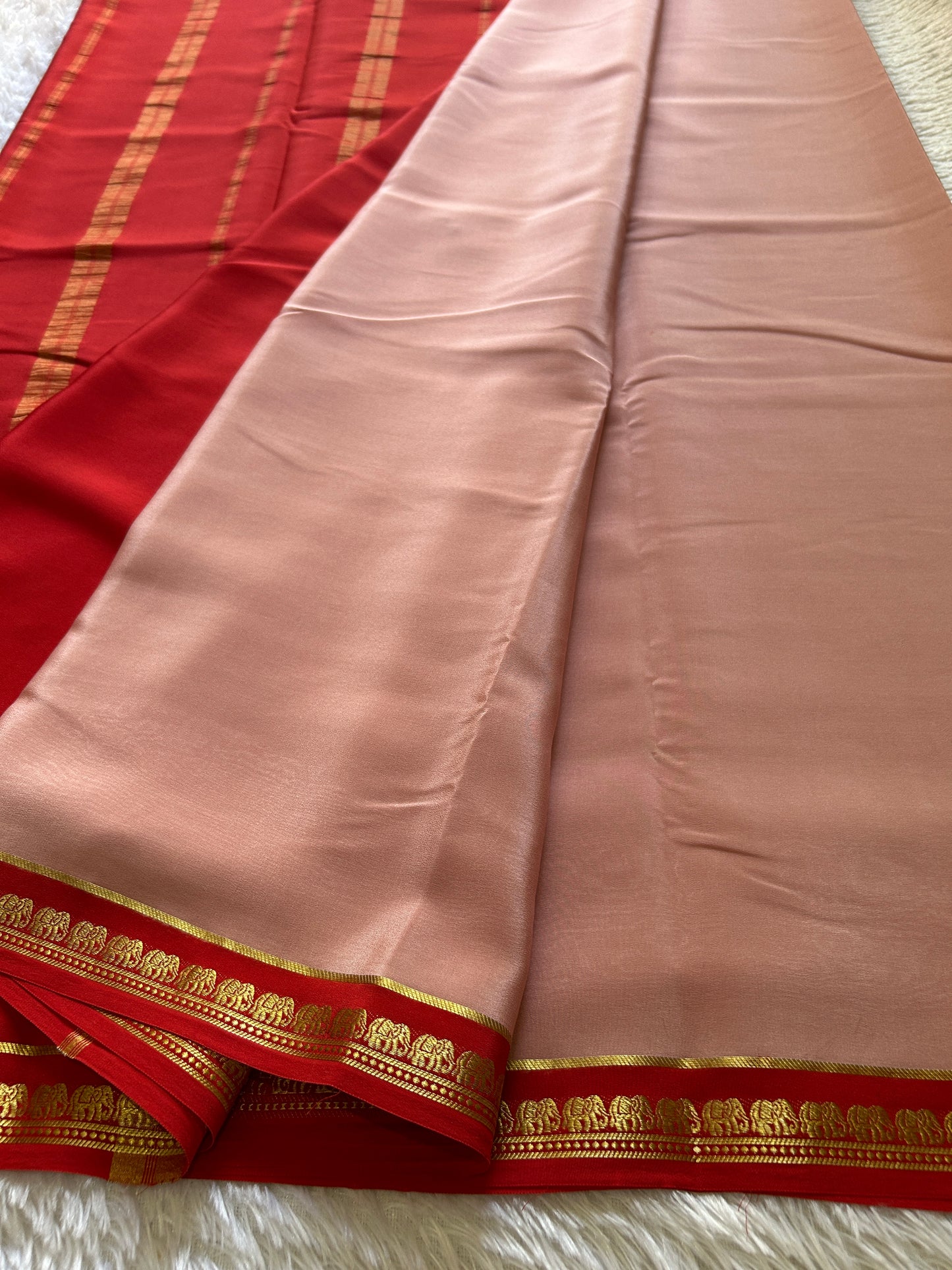 Gamani (2D) : Light peach-red