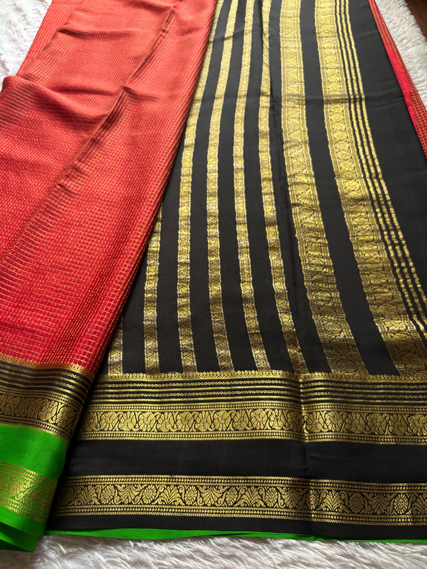 Gayatri (3D) : Red-black-green