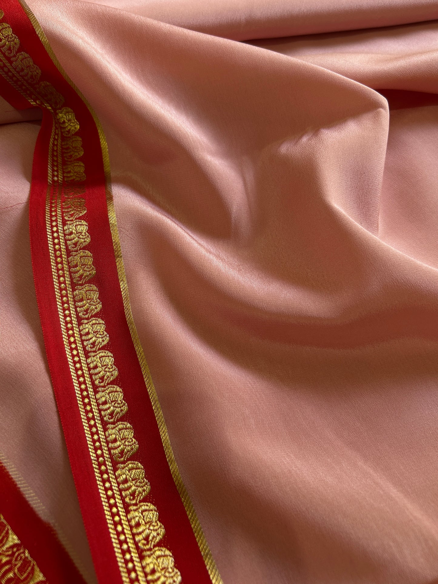 Gamani (2D) : Light peach-red
