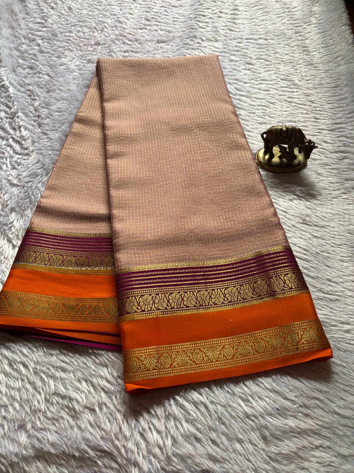 Gayatri (3D) : Light peach-dark magenta-orange