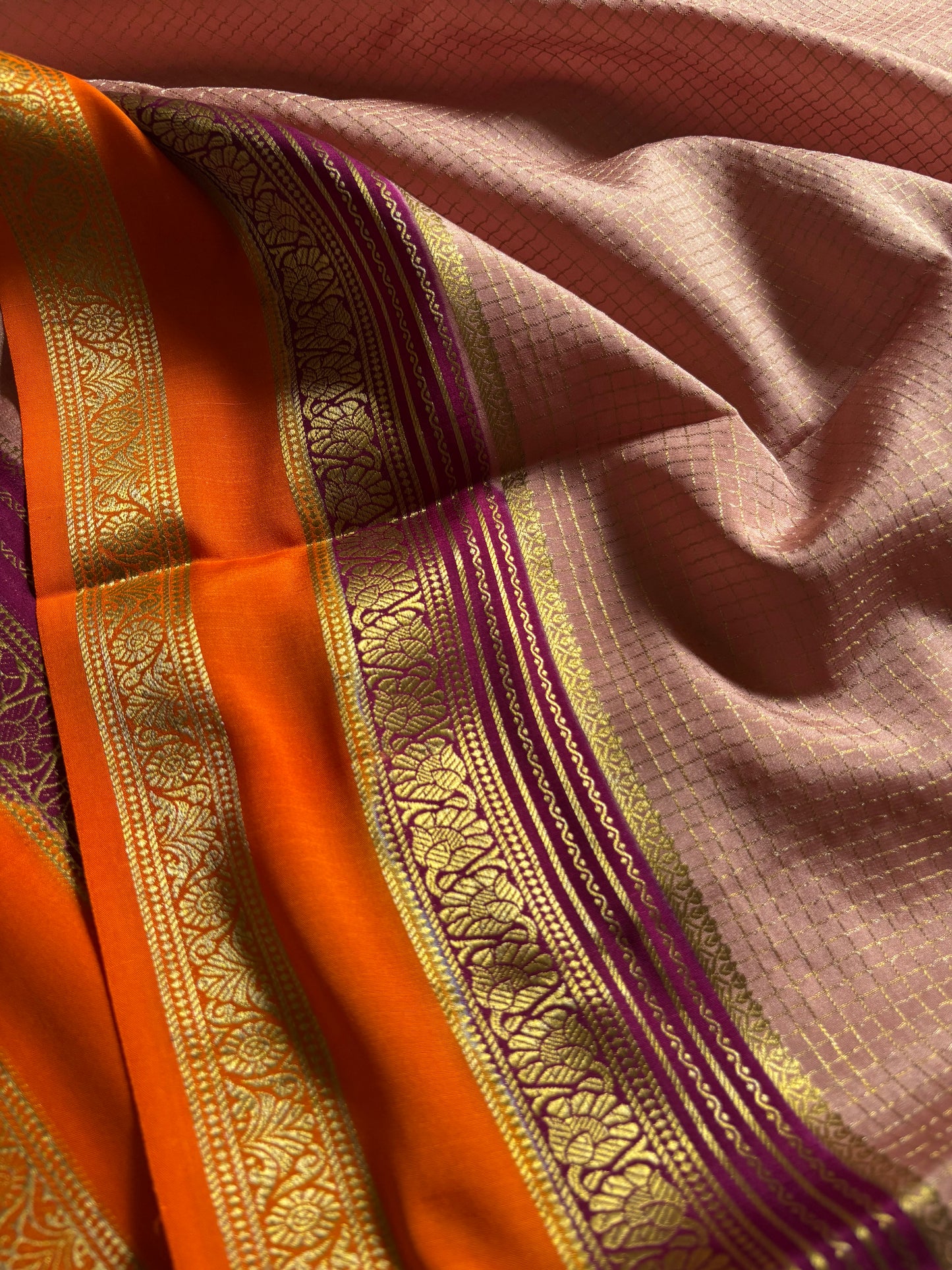 Gayatri (3D) : Light peach-dark magenta-orange