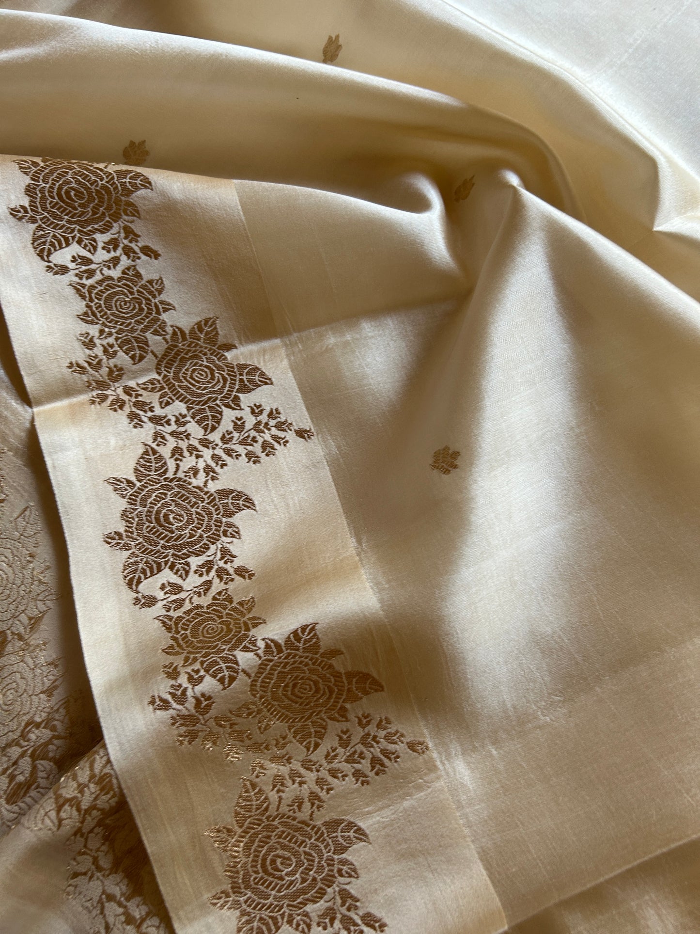 Anupama : Solid Off white