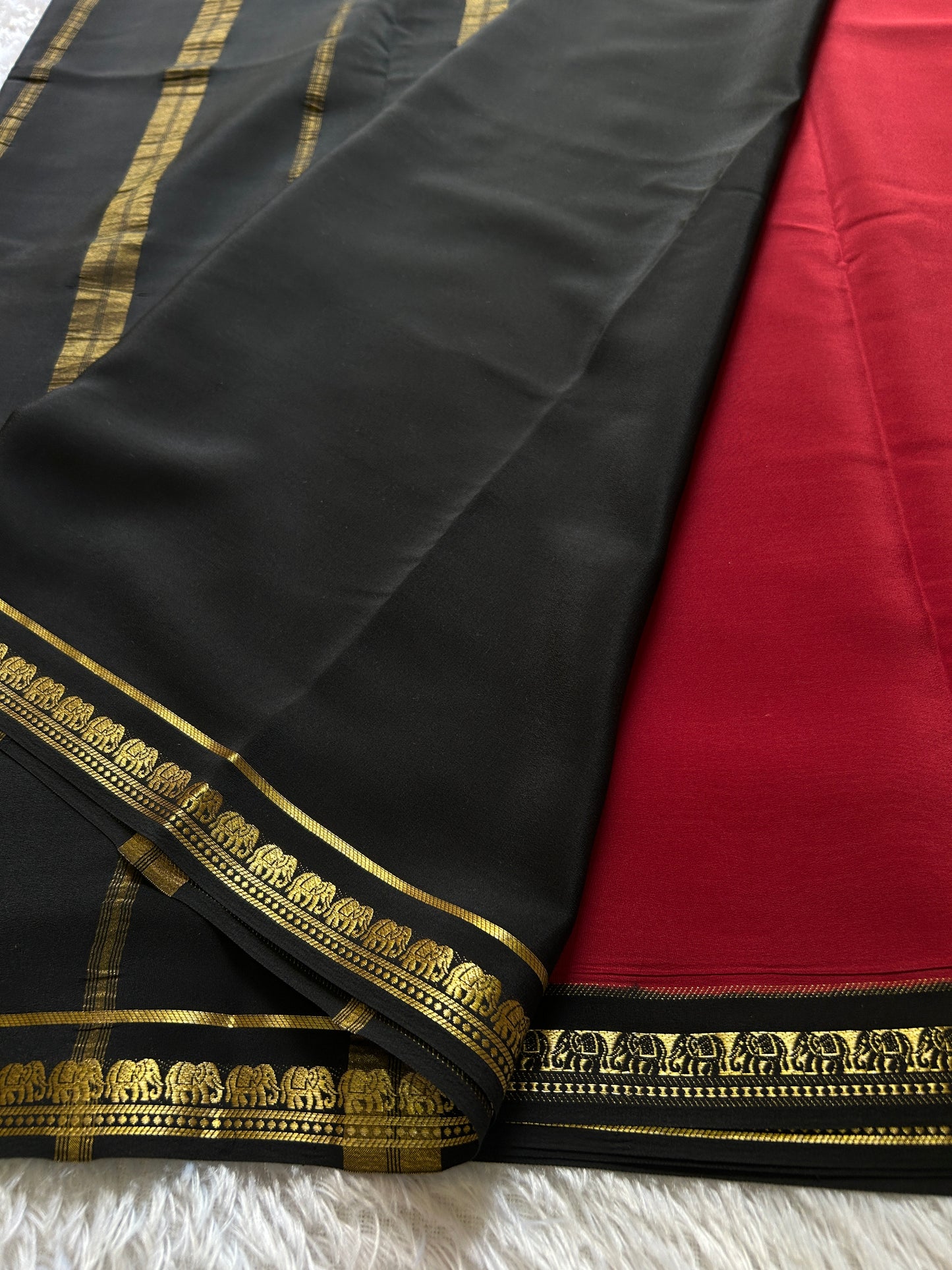 Gamani (2D) : Dark red-black