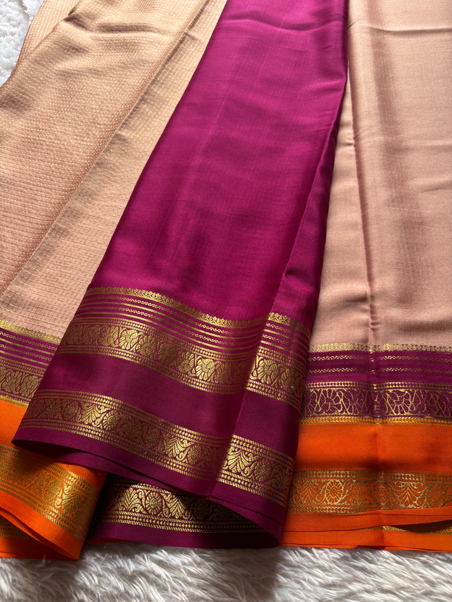 Gayatri (3D) : Light peach-dark magenta-orange